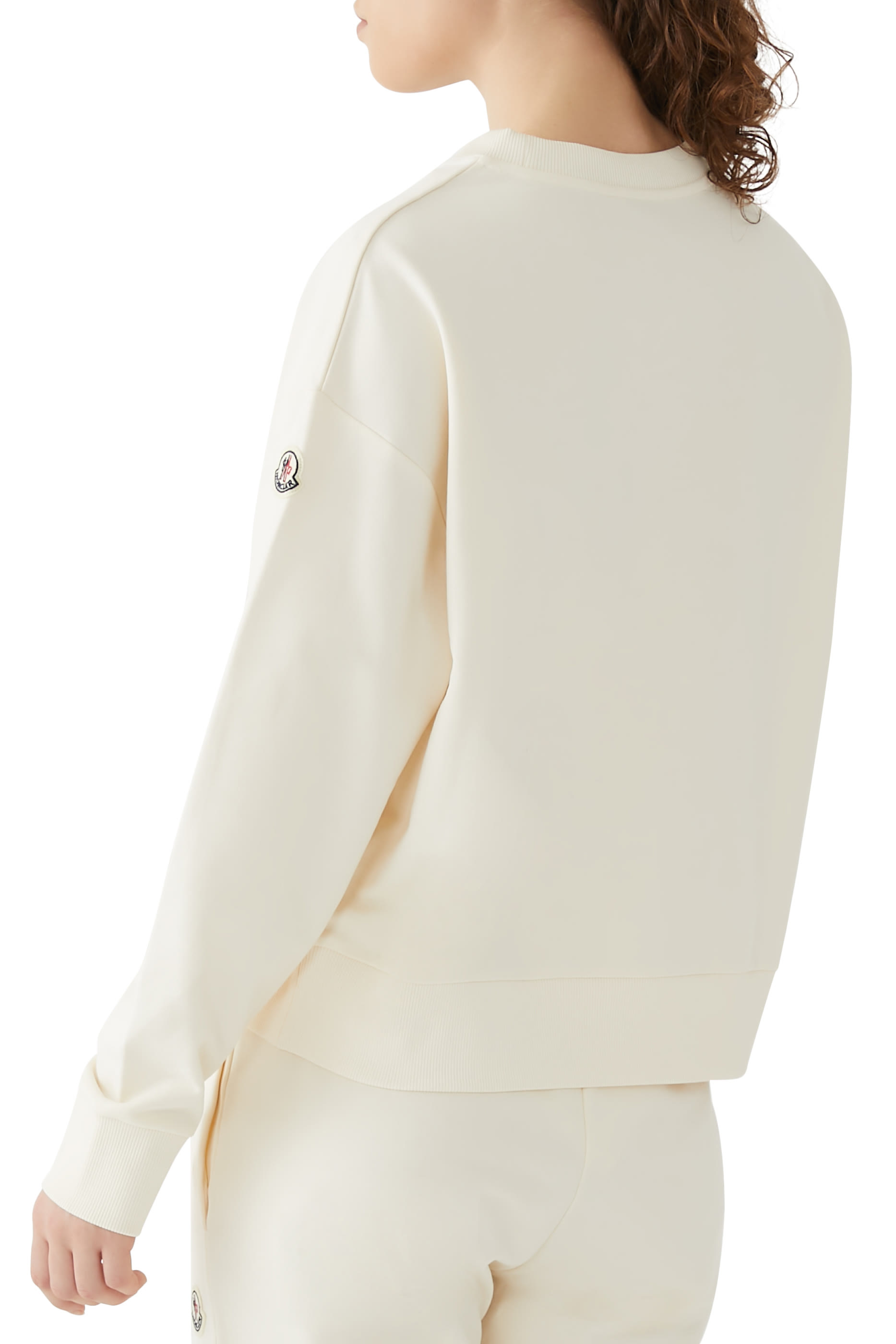 سويت شيرت بتطريز شعار الماركة