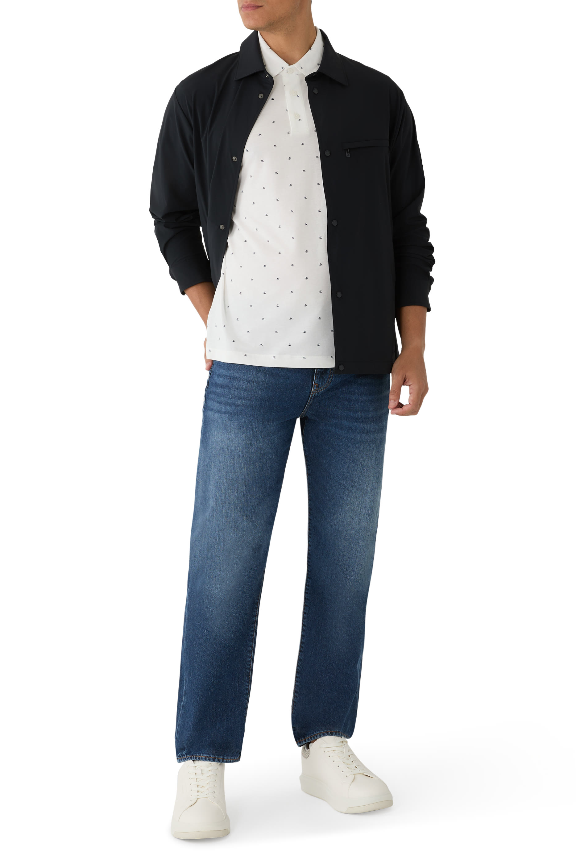 قميص بولو مزين بحروف