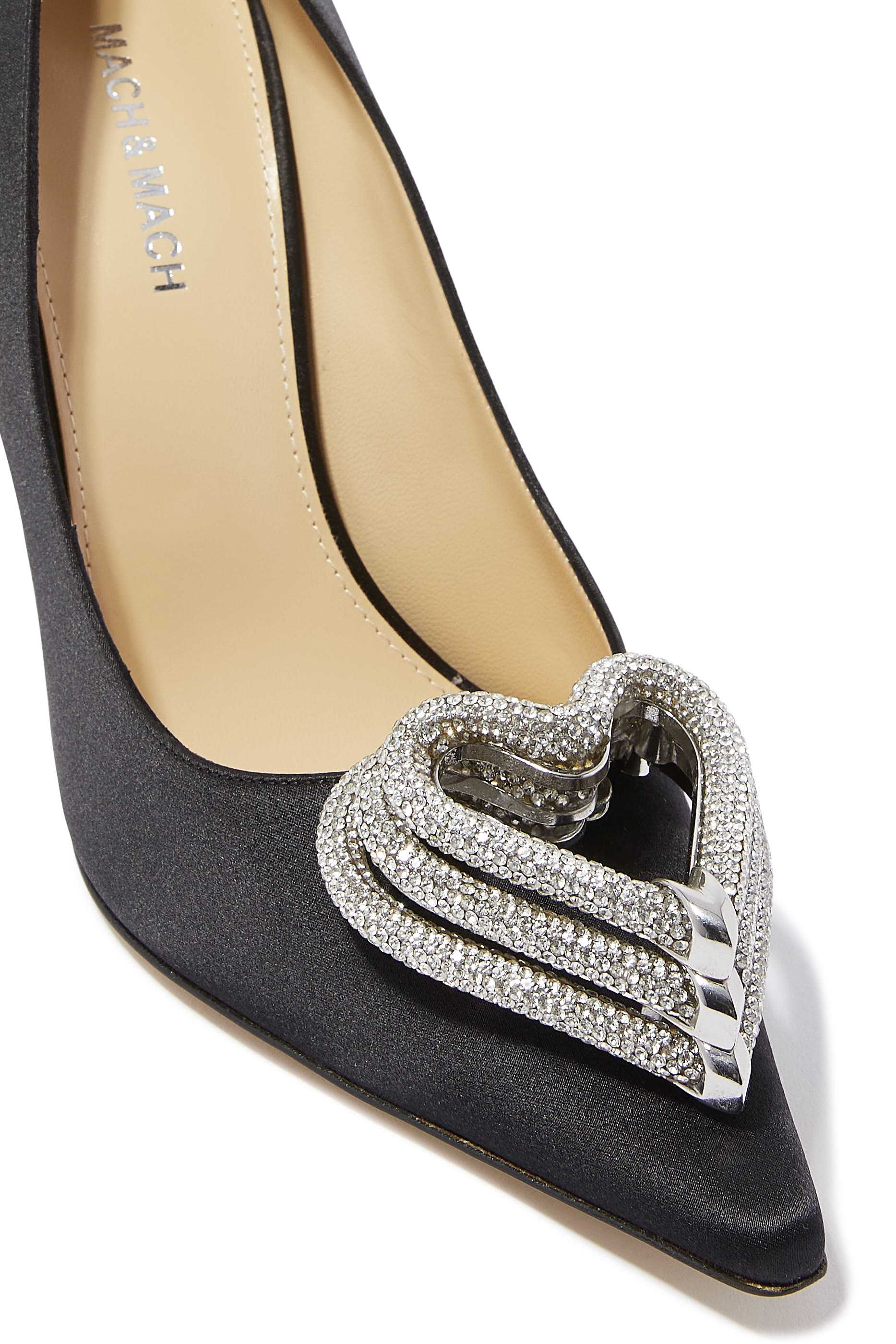 حذاء كلاسيك ستان 110 بثلاث قلوب