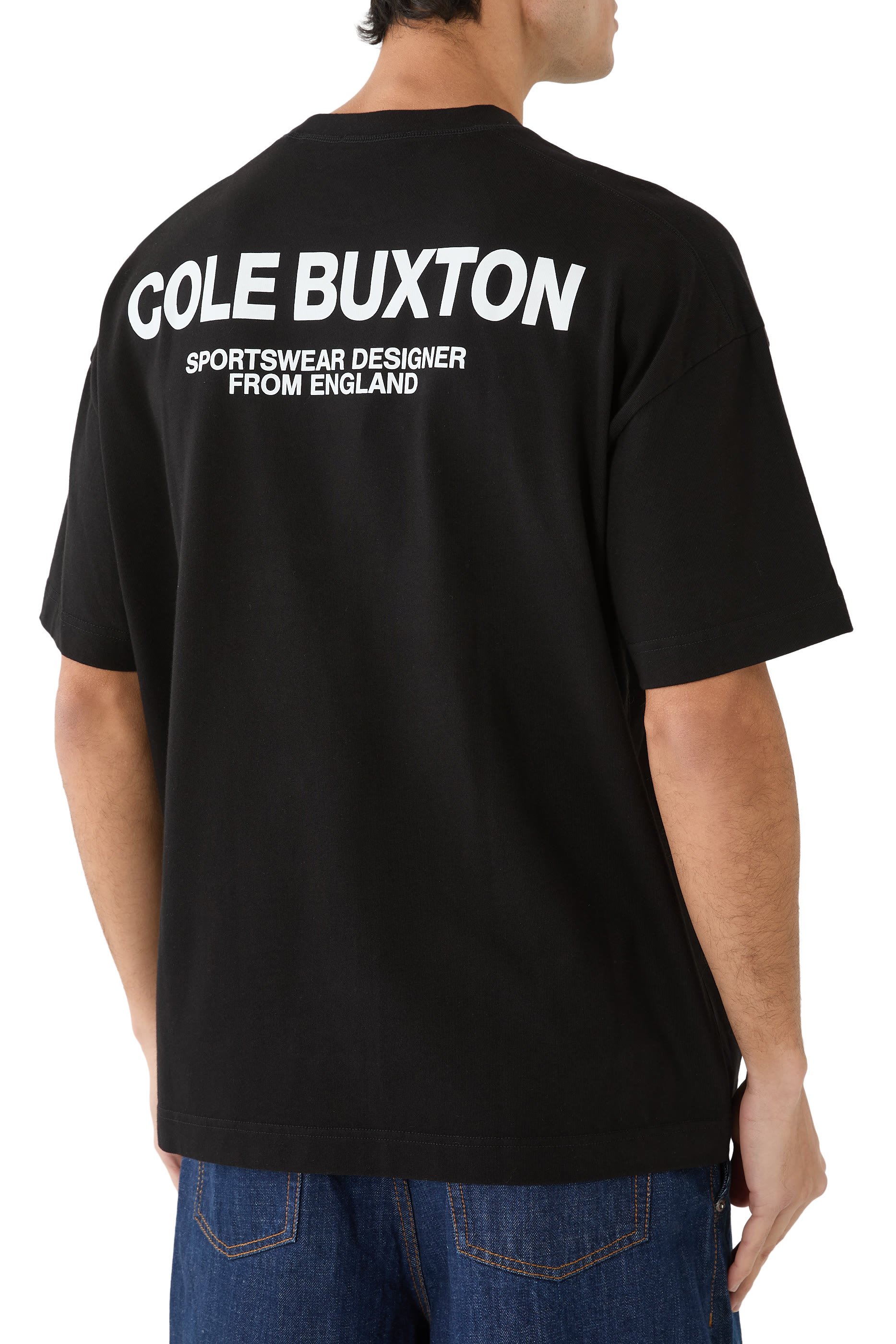 تيشيرت بشعار الماركة من تشكيلة الملابس الرياضية