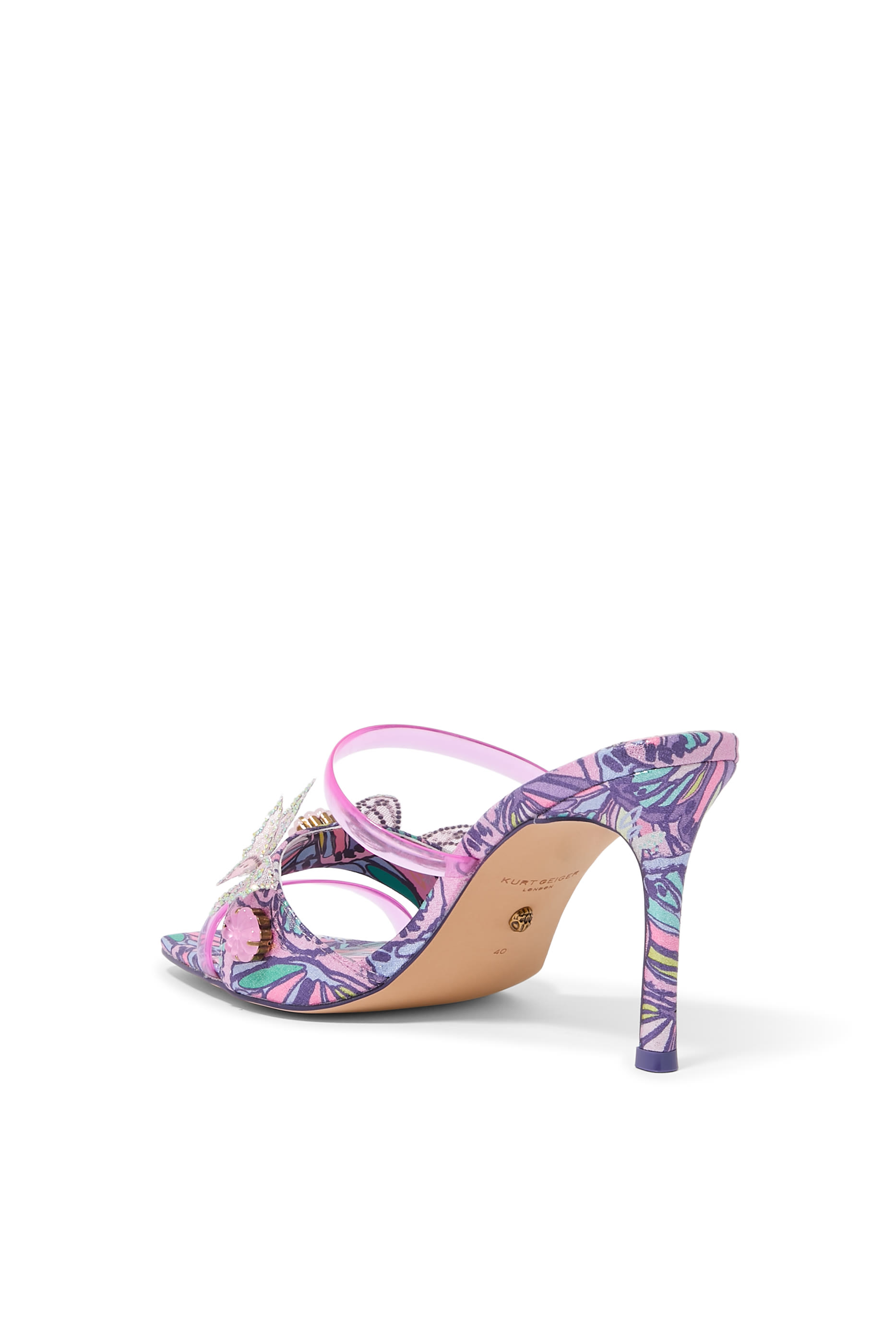 صندل مفتوح من الخلف بتفاصيل فراشة