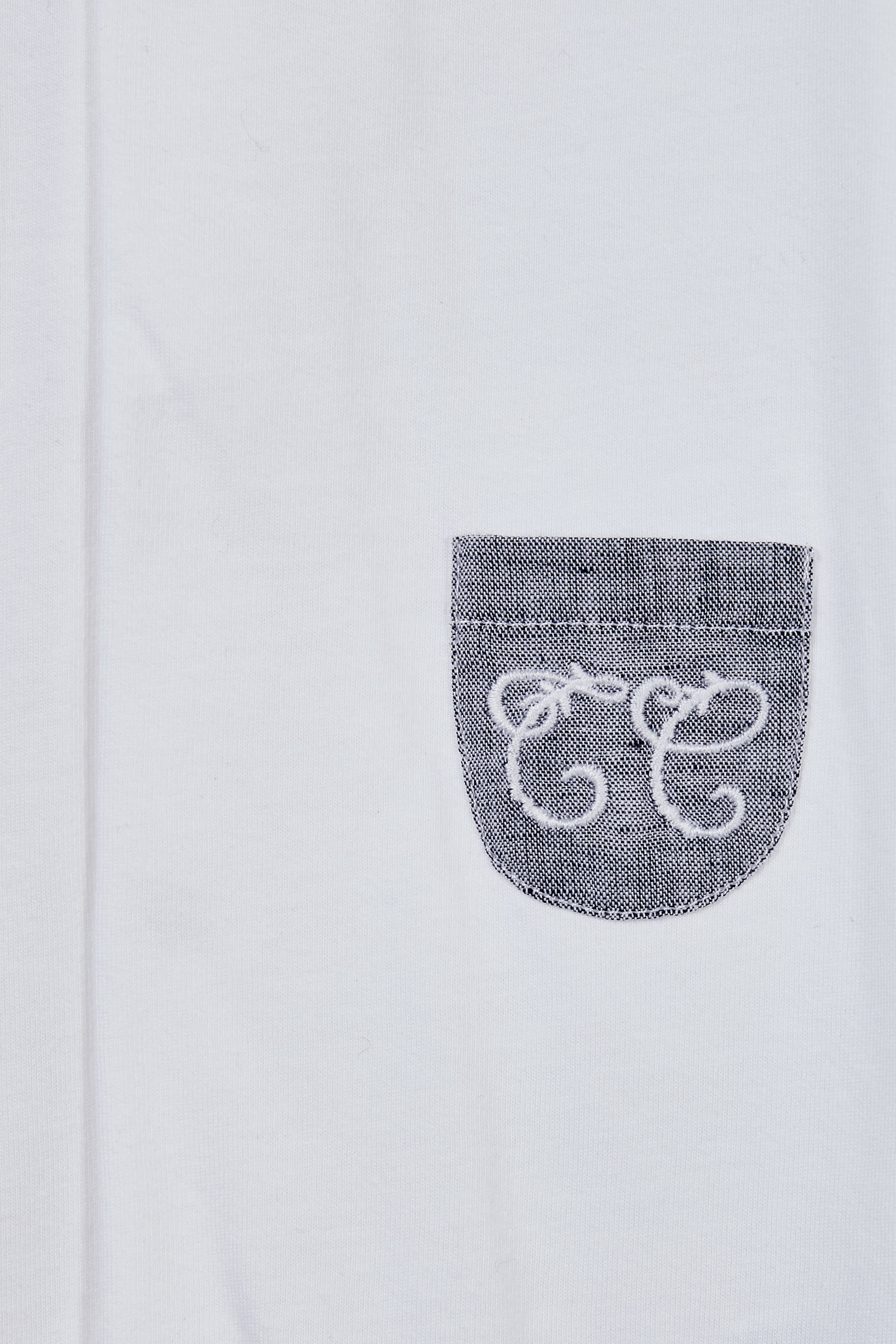 لباس قطعة واحدة بياقة بلون مغاير