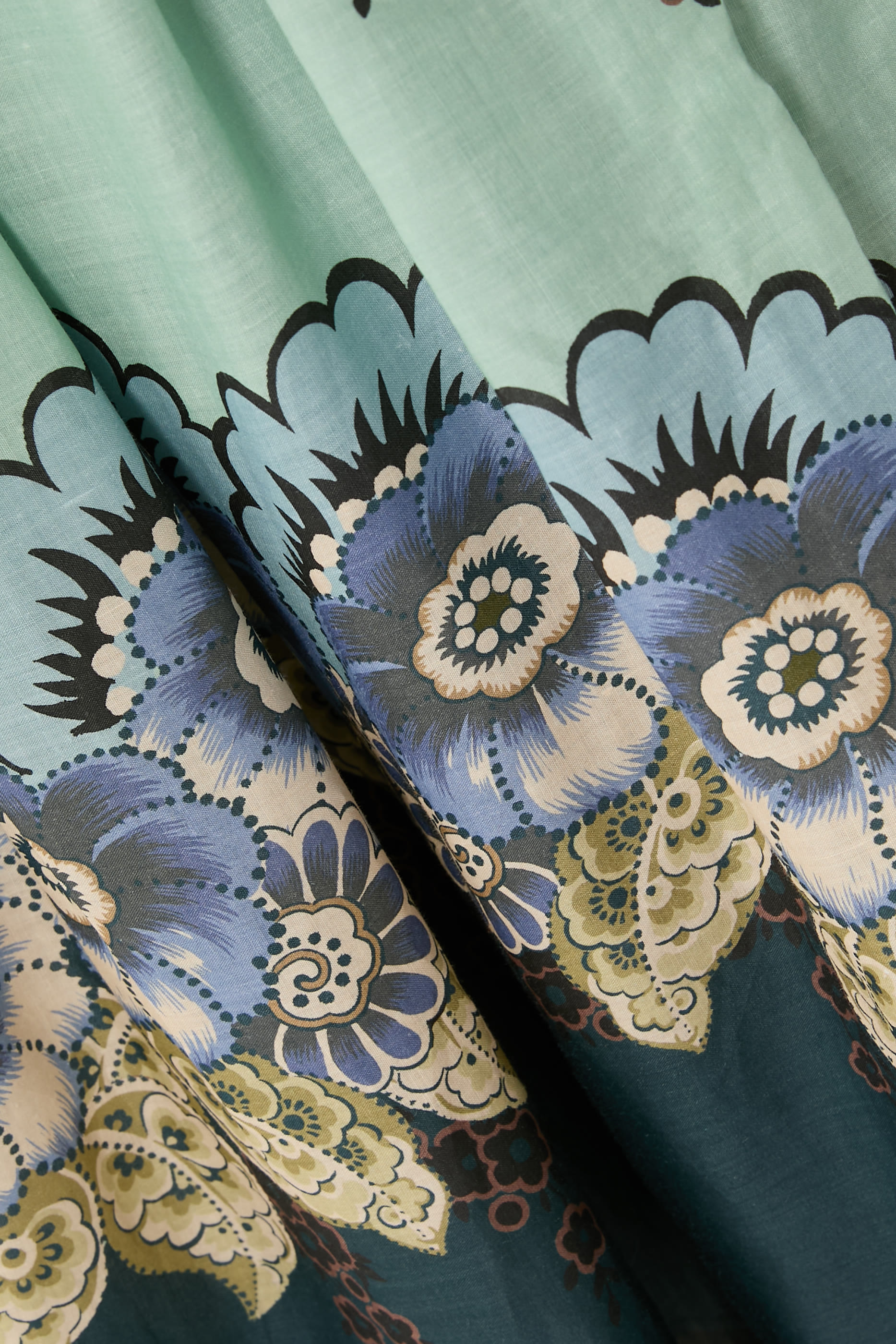 تنورة ماديلينا