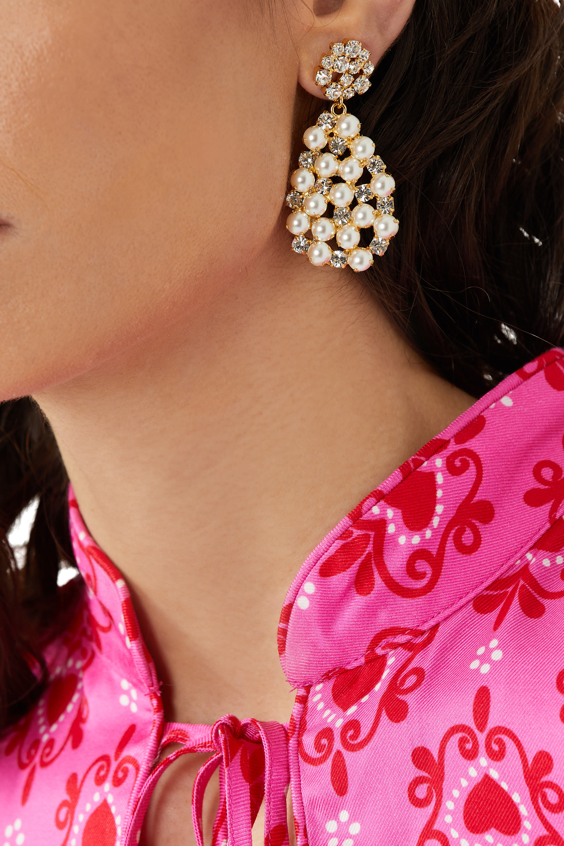 أقراط أول أوف مي مزينة باللؤلؤ مطلية بالذهب