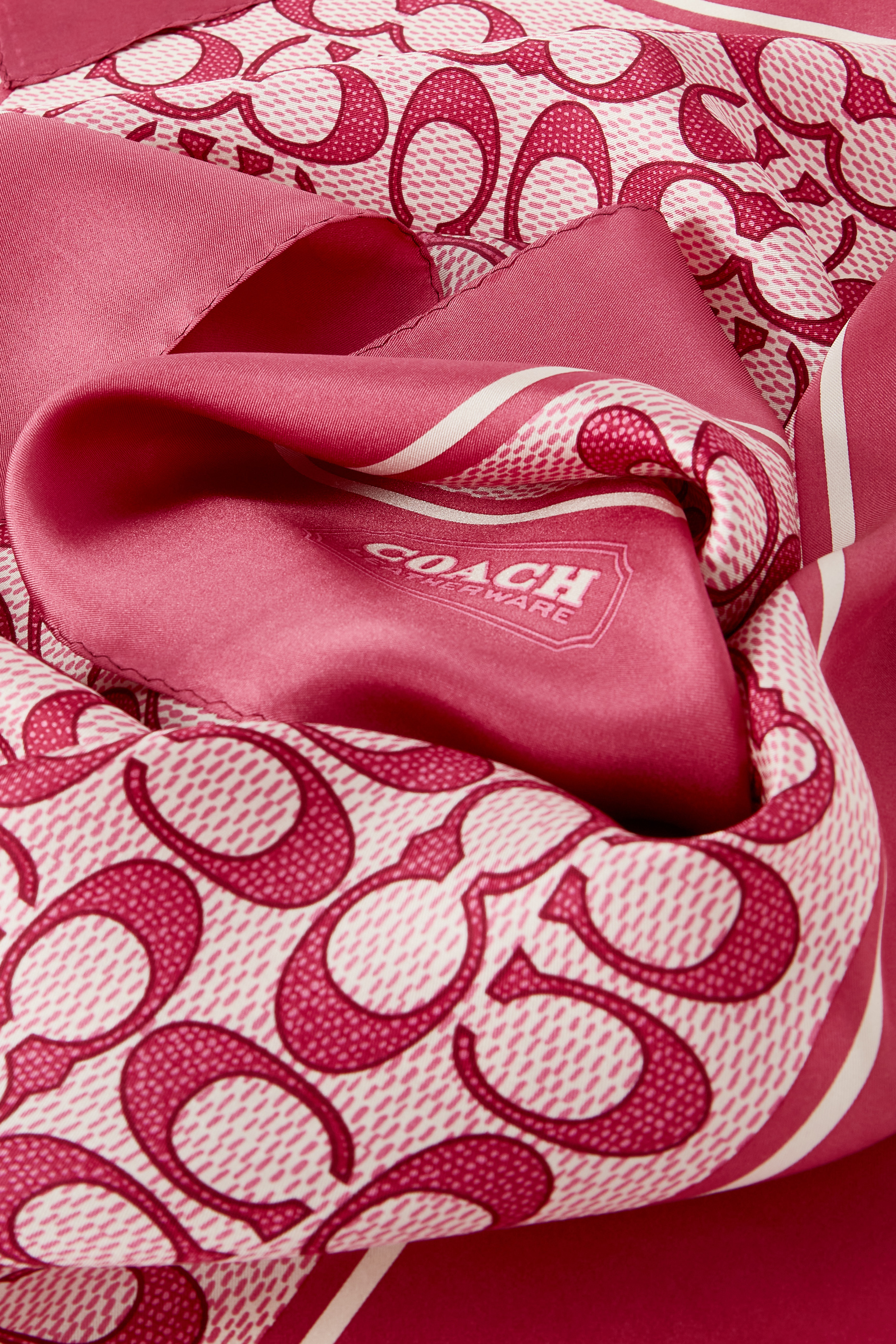 وشاح مربع كلاسيكي بطبعة شعار الماركة حرير