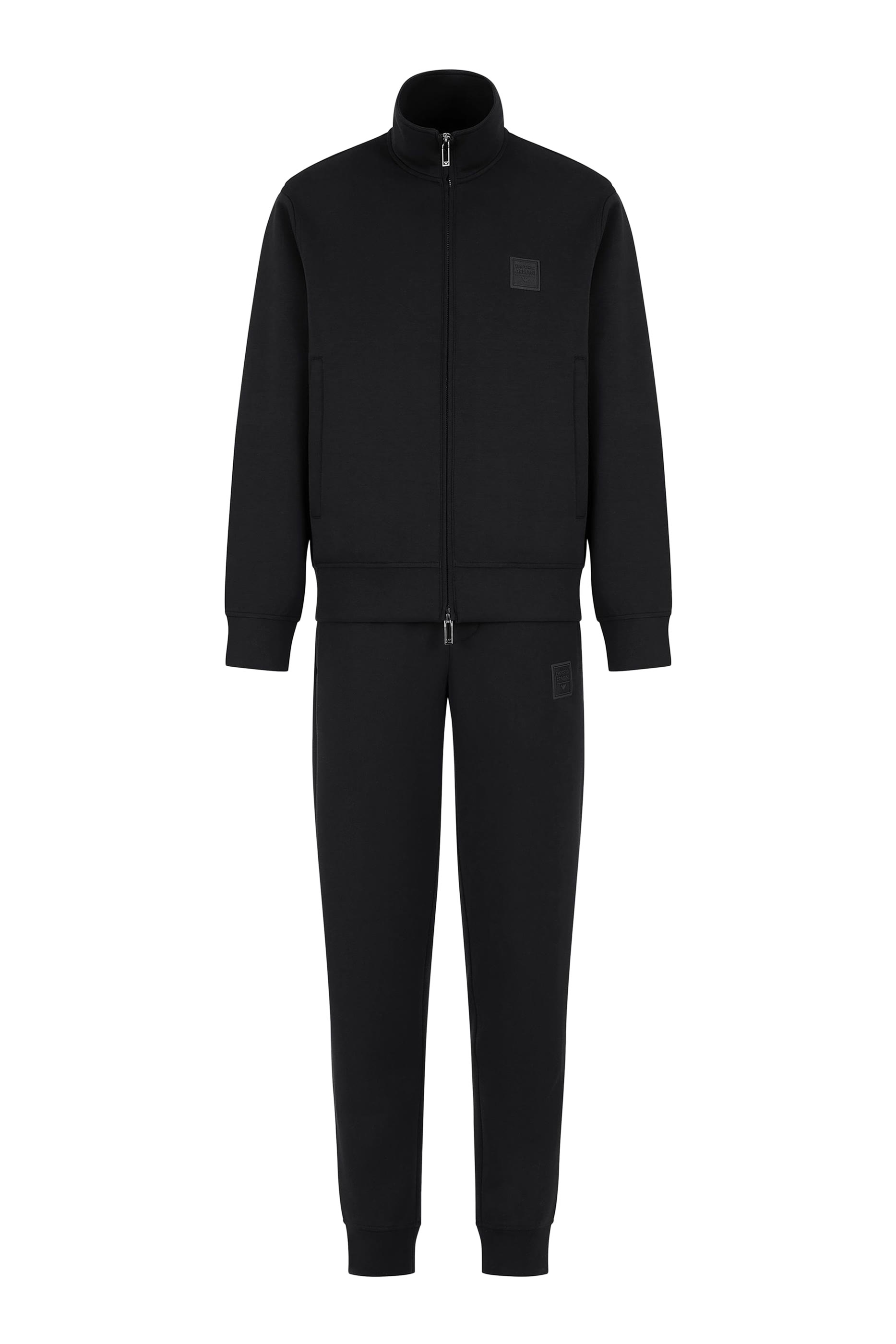 بدلة رياضية بشعار الماركة