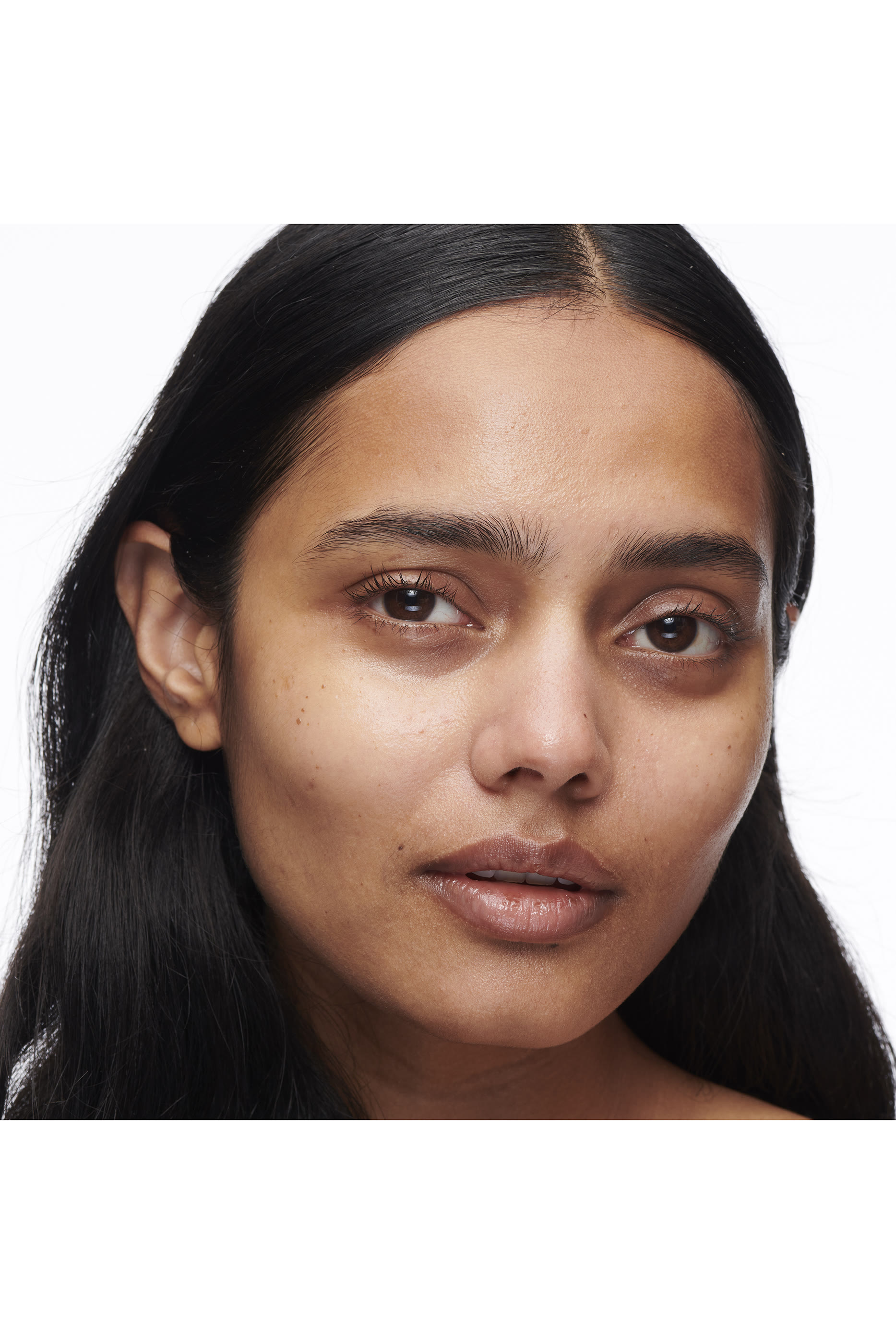 خافي عيوب ستوديو راديانس بفعالية السيروم