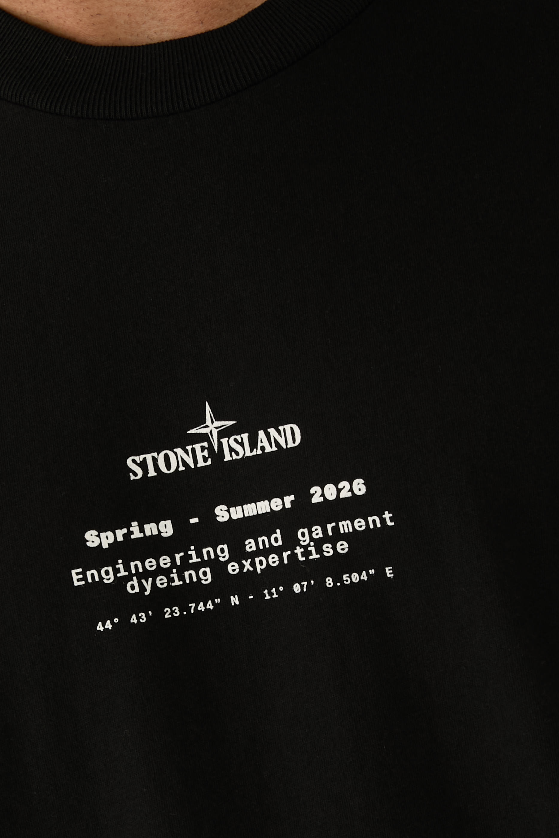 تيشيرت بشعار الماركة قطن