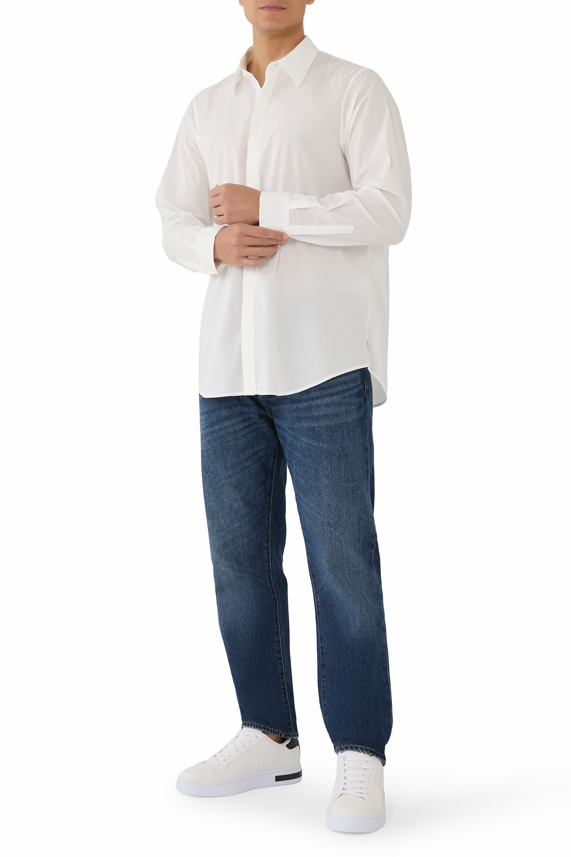 قميص بأكمام طويلة وشعار الماركة