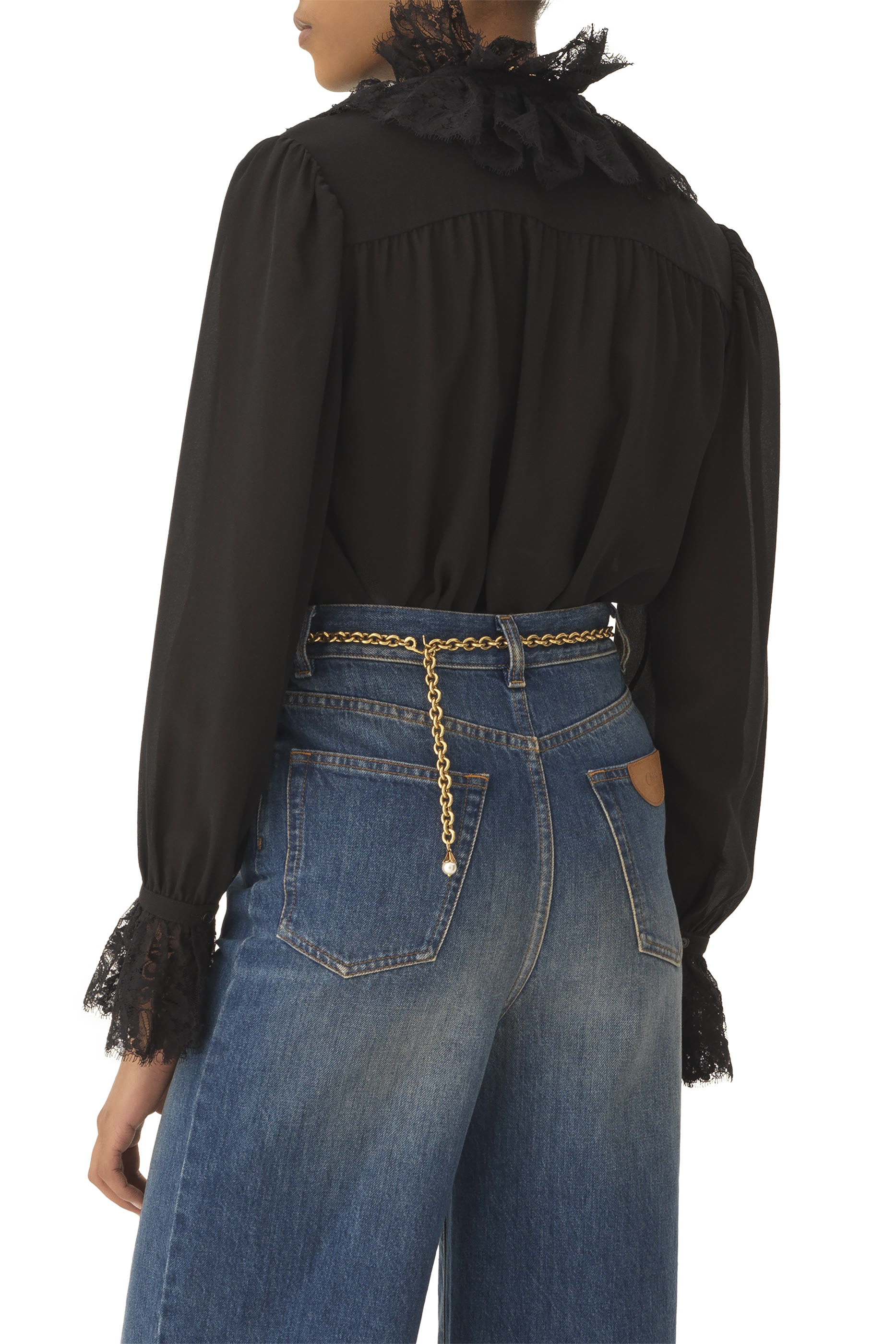 بلوزة بتصميم انسيابي حرير جورجيت ودانتيل