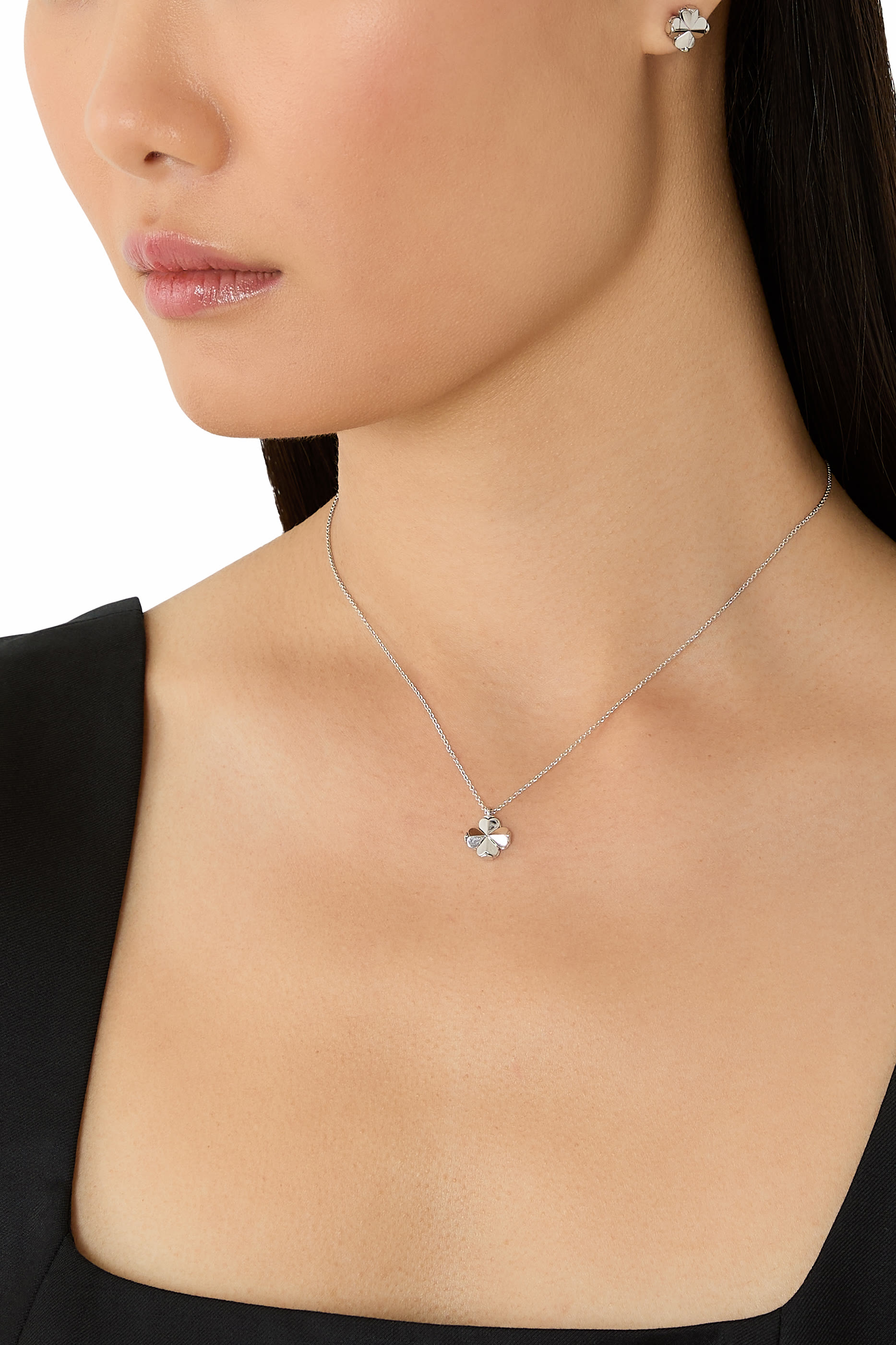 أقراط بتصميم زهرة بالشكل البستوني، معدن مطلي وتيتانيوم وأحجار زركونيا مكعبة