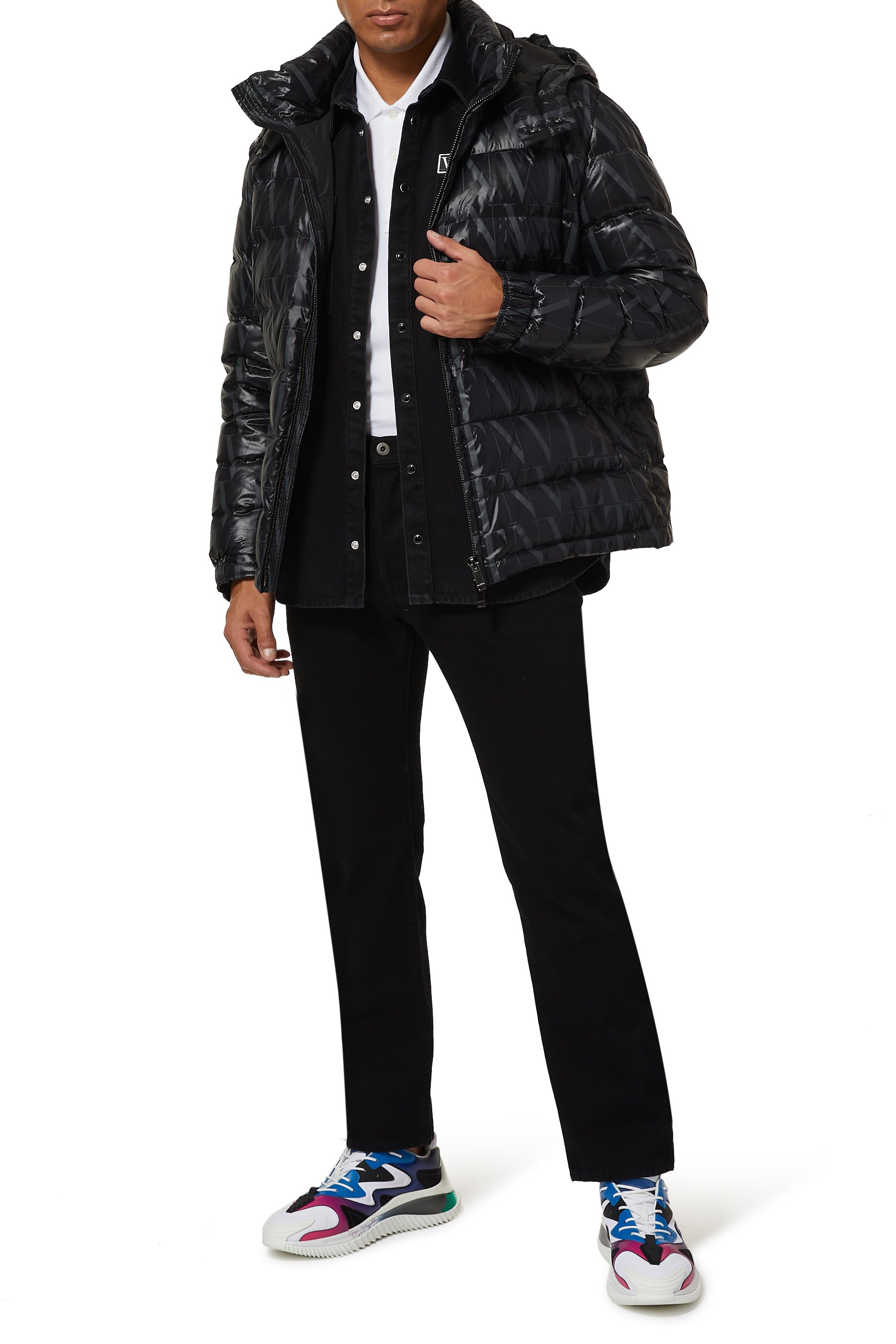 جاكيت مبطن بالزغب بطبعة شعار VLTN