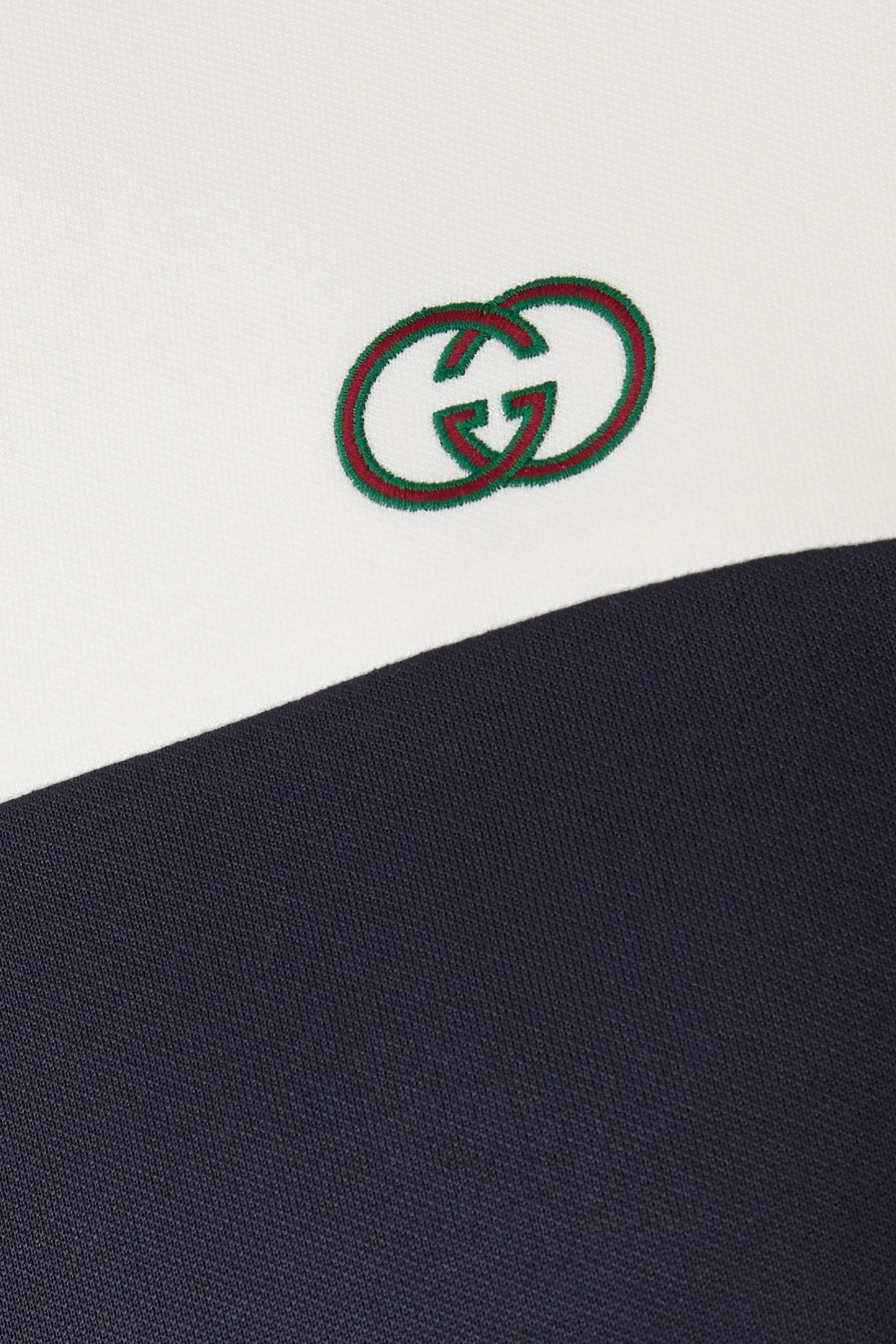 جاكيت بسحاب وشعار الماركة جيرسيه معالج