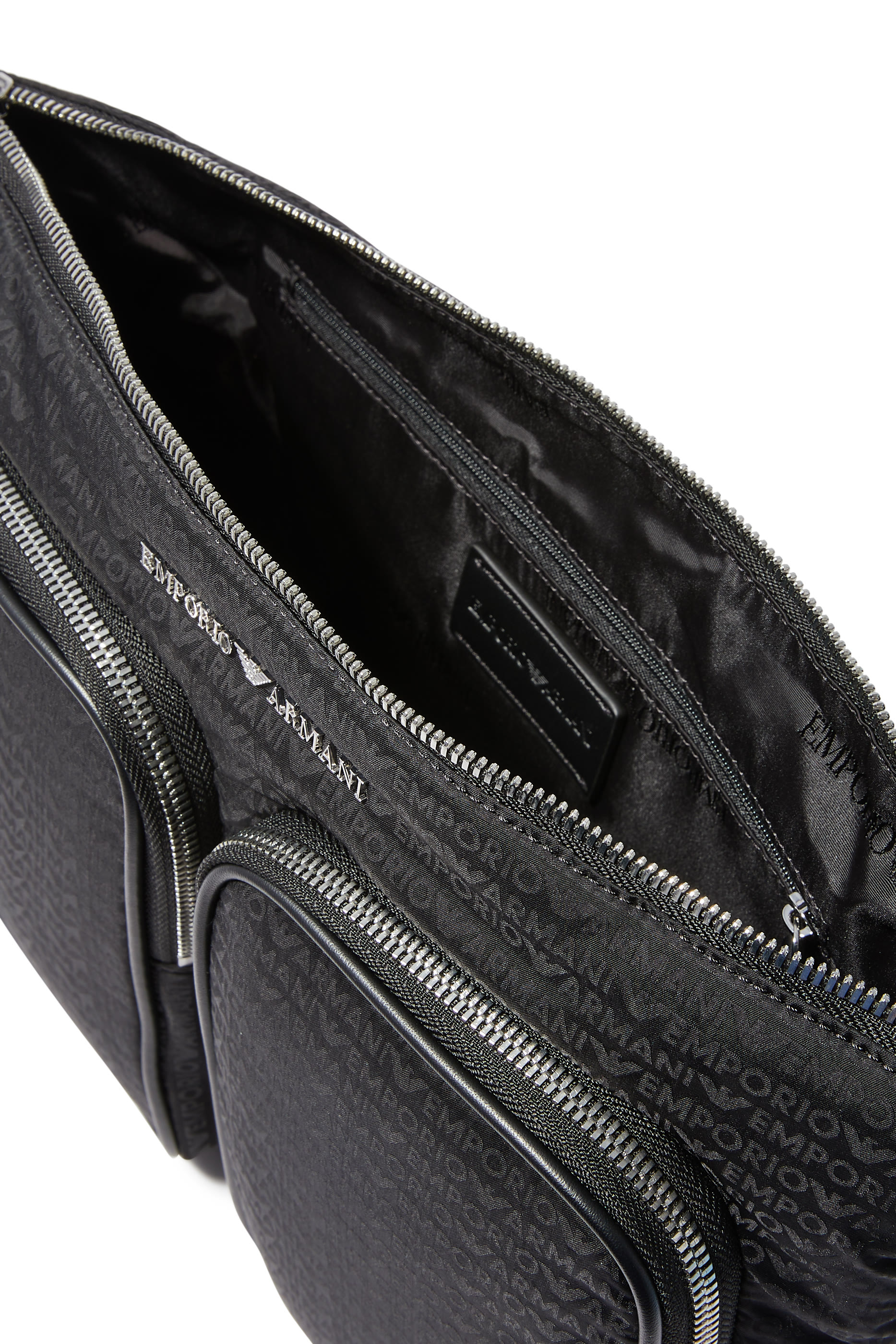 حقيبة كروس  بشعار الماركة جاكار