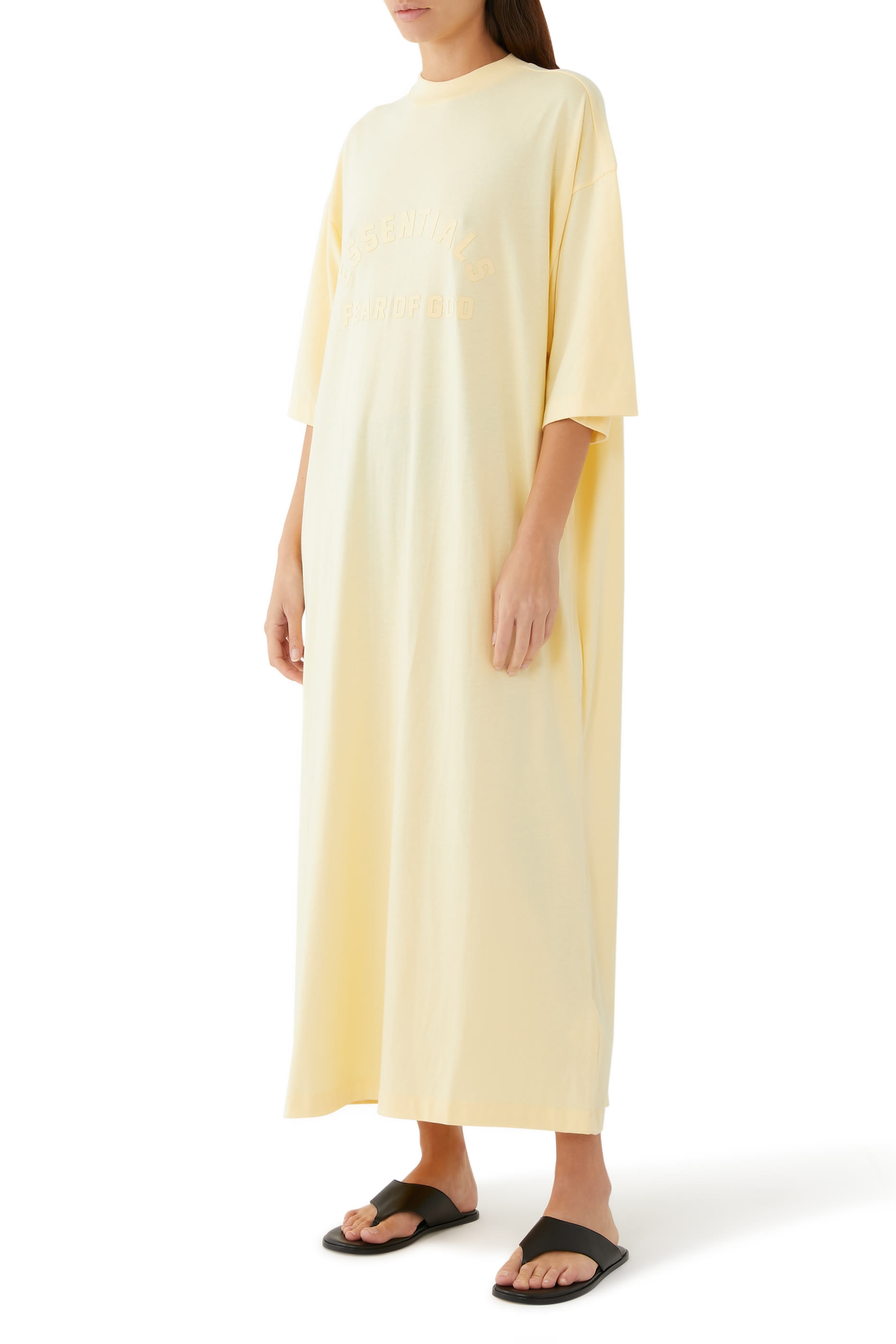 فستان بأكمام بطول ثلاث أرباع