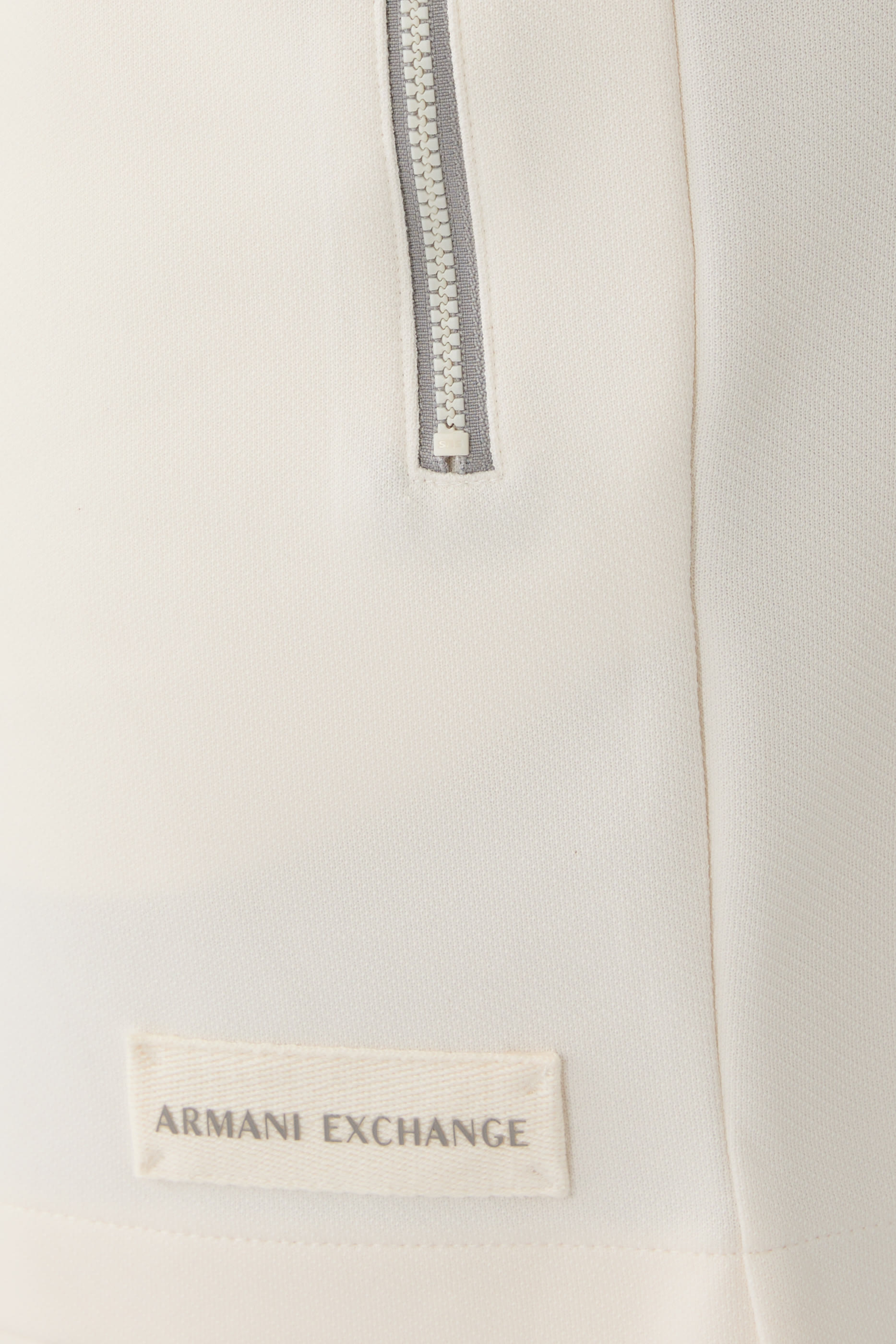 شورت رياضي بجيوب بسحاب