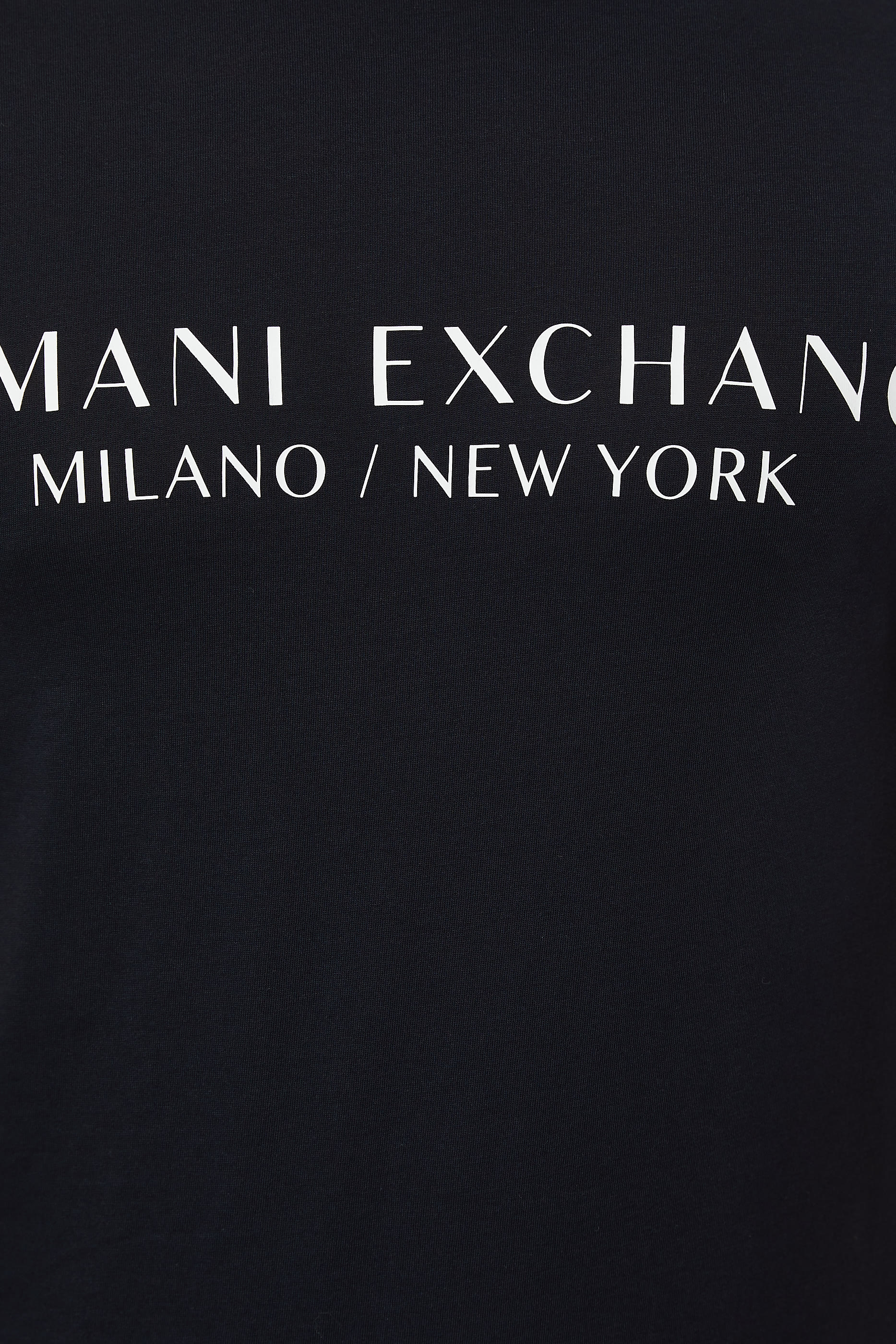 تيشيرت بشعار الماركة كلاسيكي