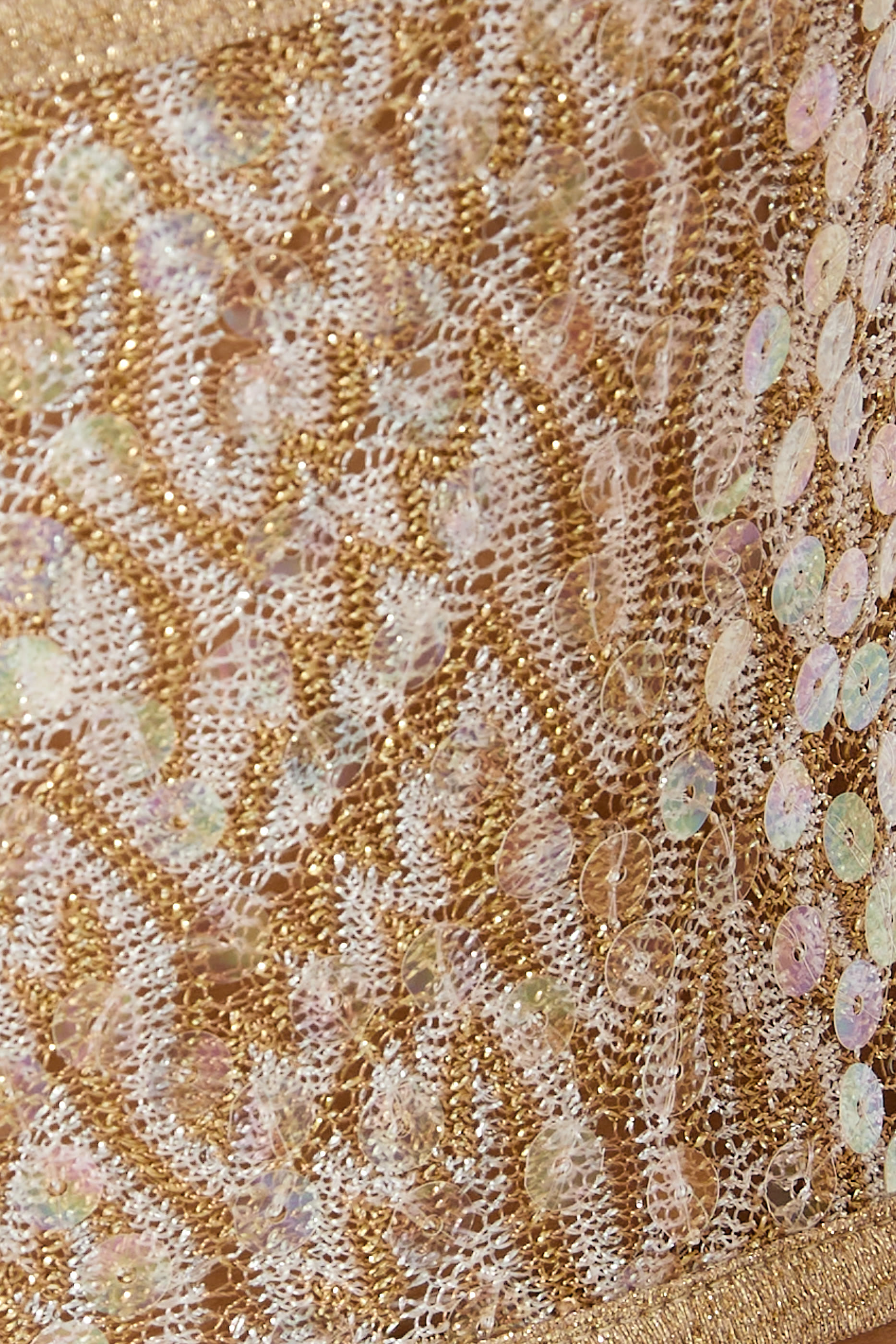 بلوزة قصيرة مزينة بالترتر بنقشة متعرجة برباط حول الرقبة