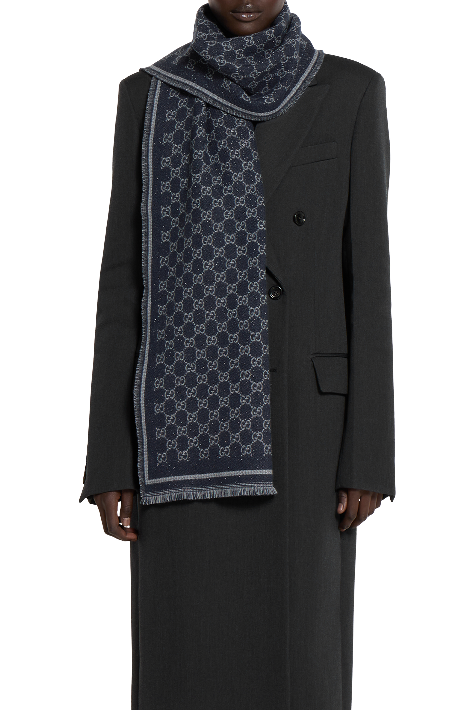 وشاح مزين بشعار الماركة صوف