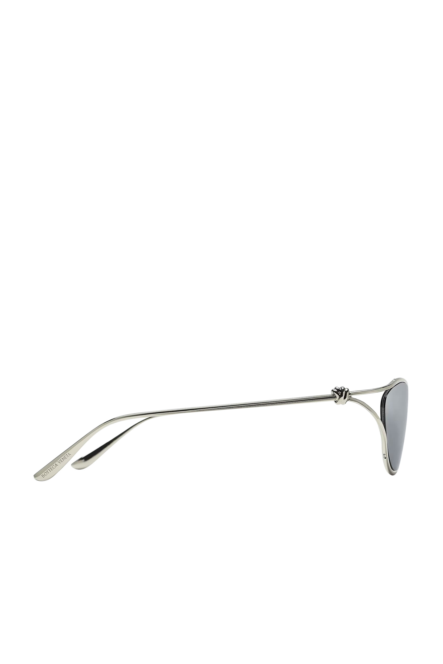 نظارة شمسية بإطار عين القطة بعقدة