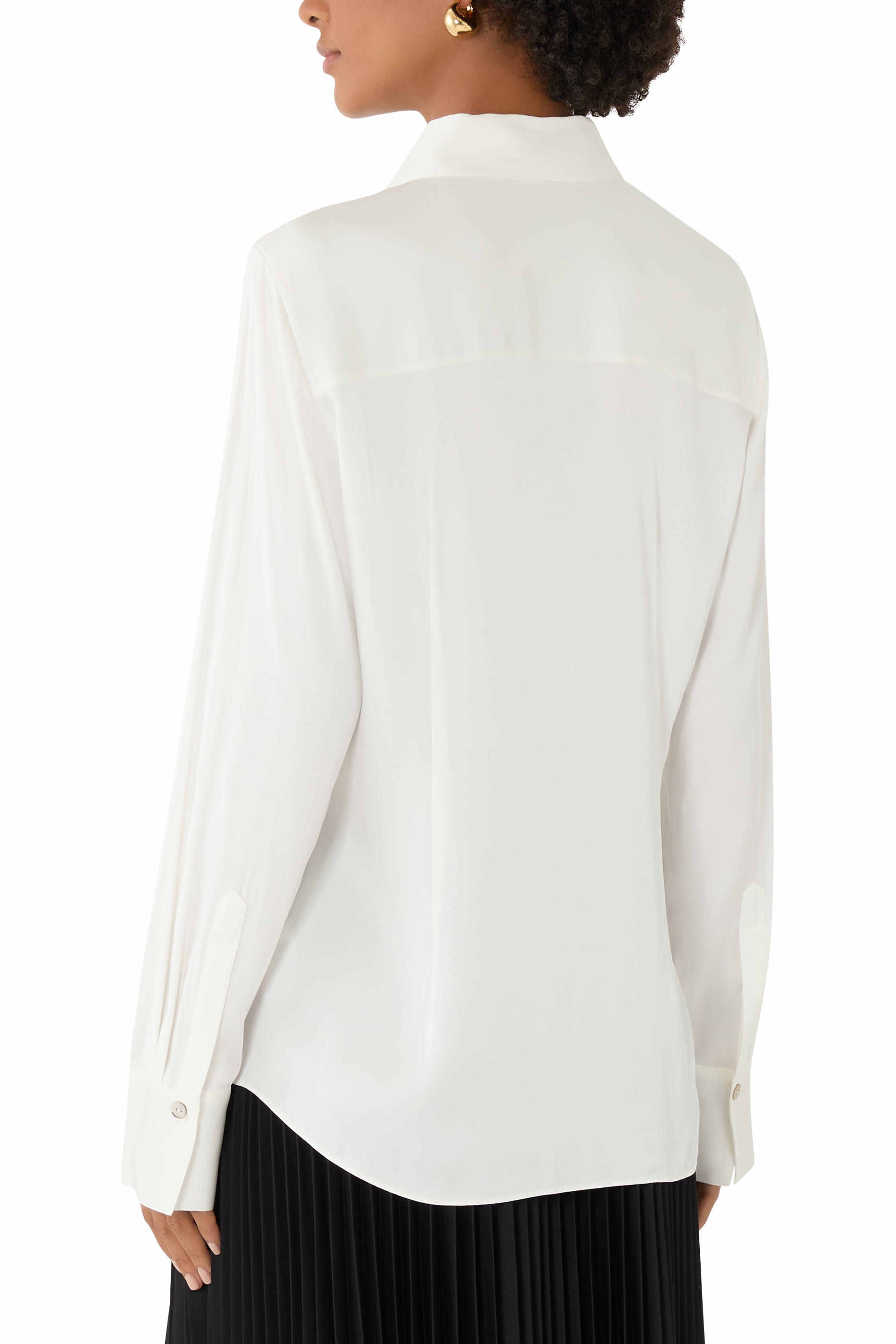 قميص كلاسيكي بقصة ضيقة