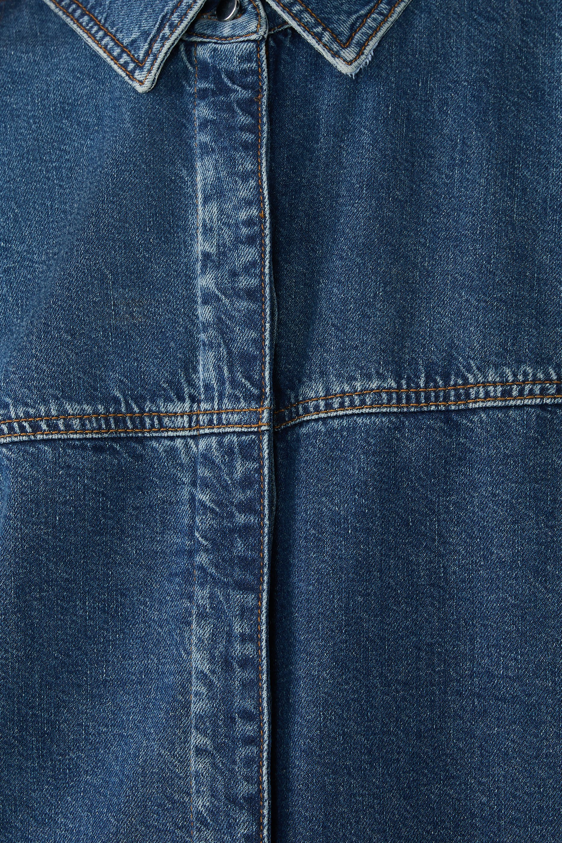 قميص بقصة واسعة