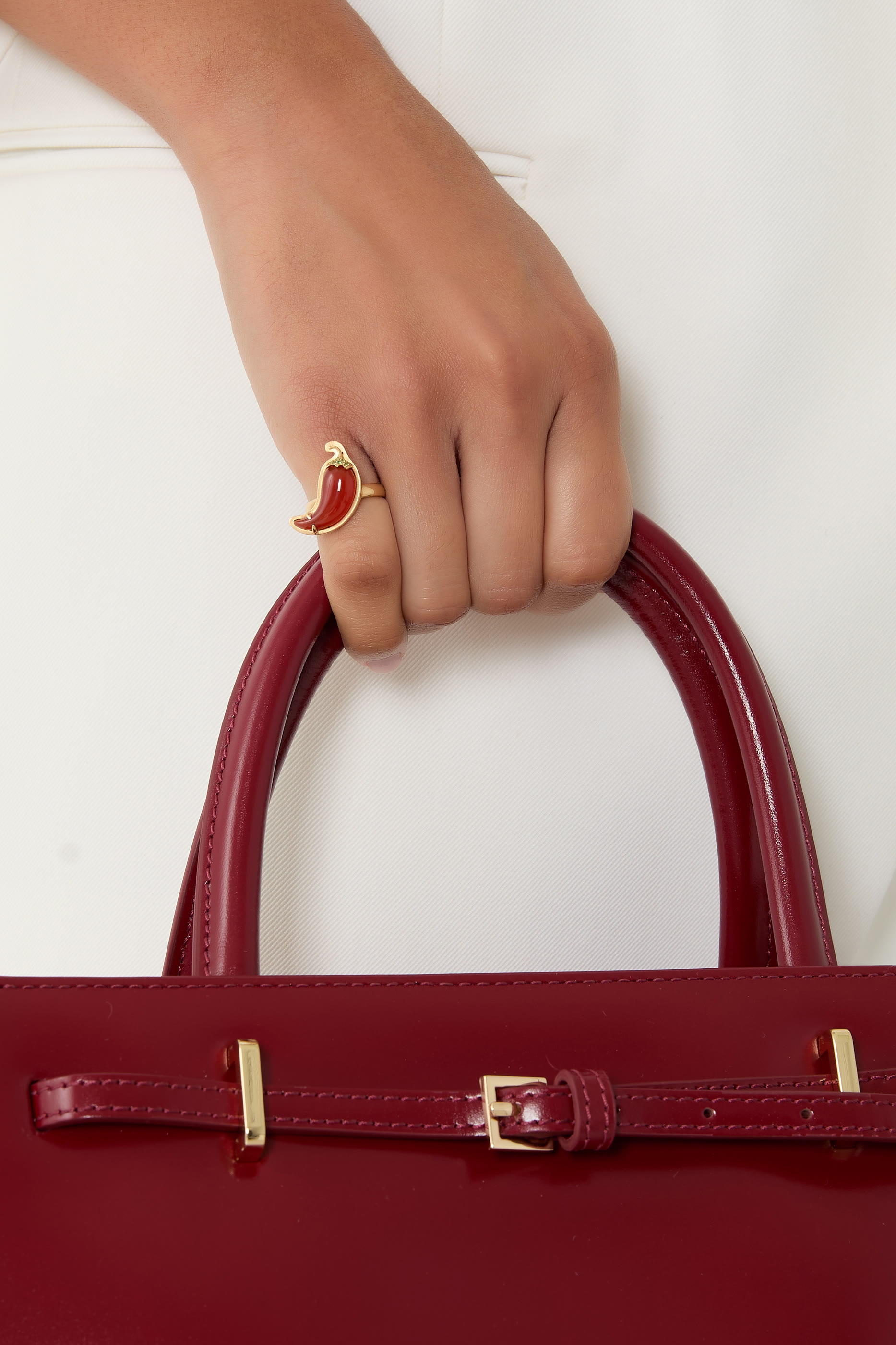 خاتم بتفاصيل فلفل مرصع بالعقيق الأحمر، ذهب أصفر عيار 18