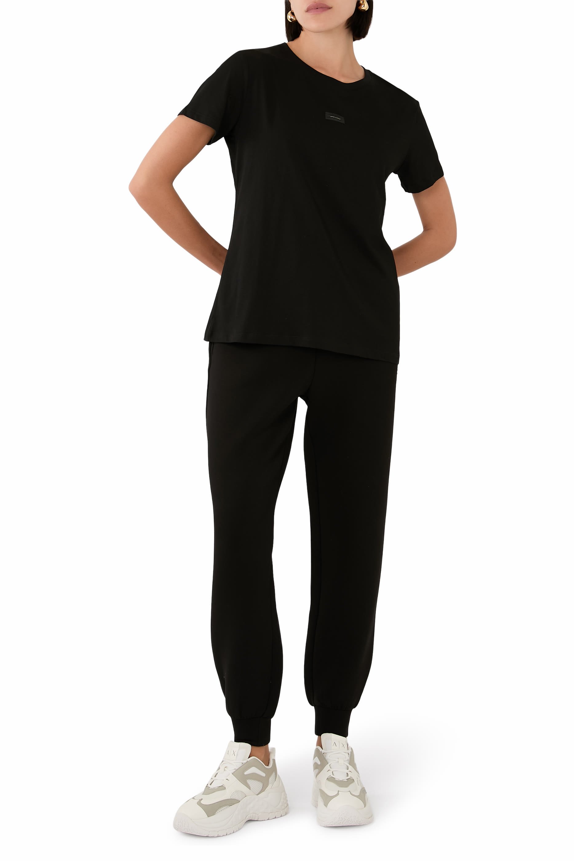 تيشيرت بقصة عادية بشعار الماركة