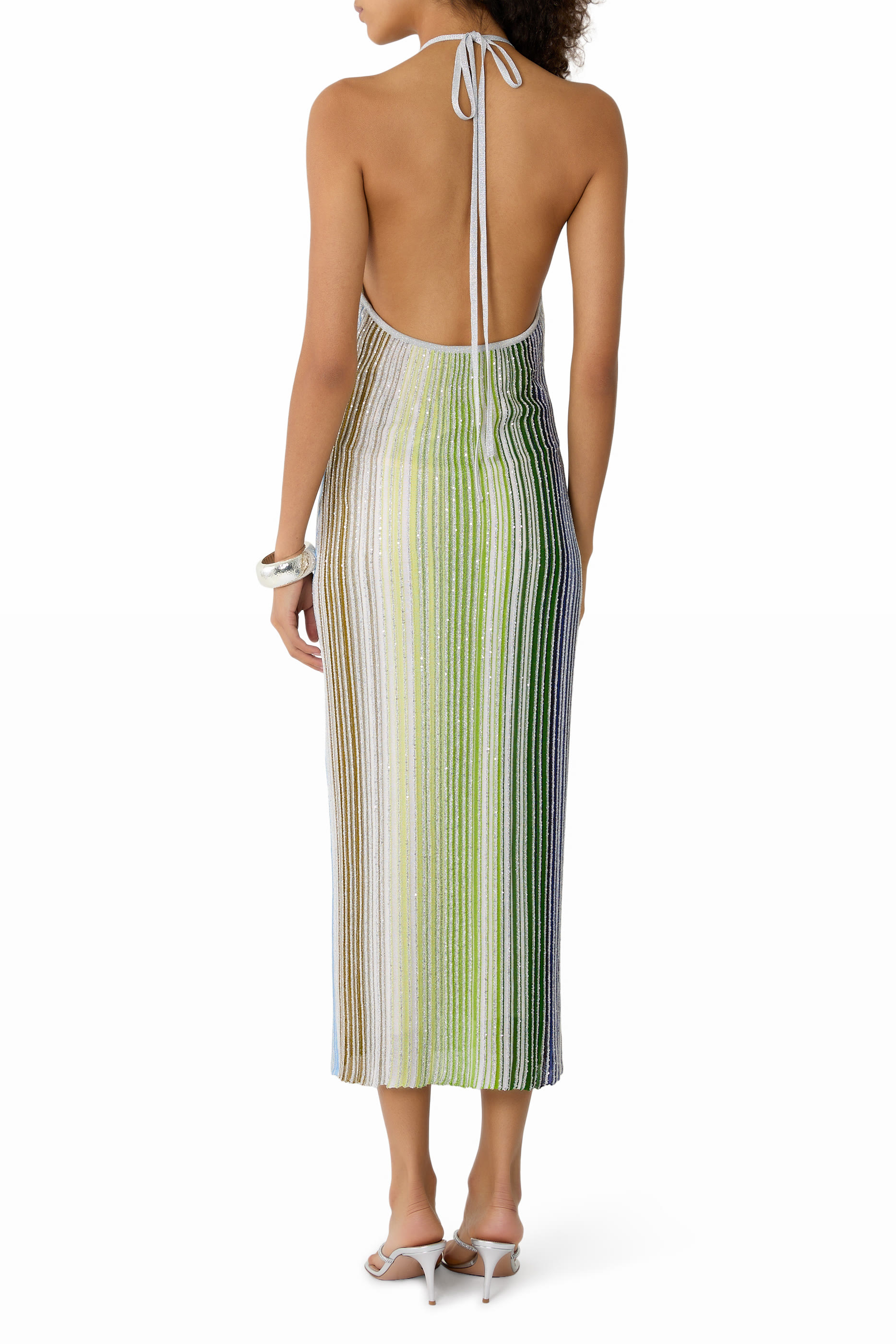 فستان مخطط بياقة V متوسط الطول ومطرز جزئيا بترتر