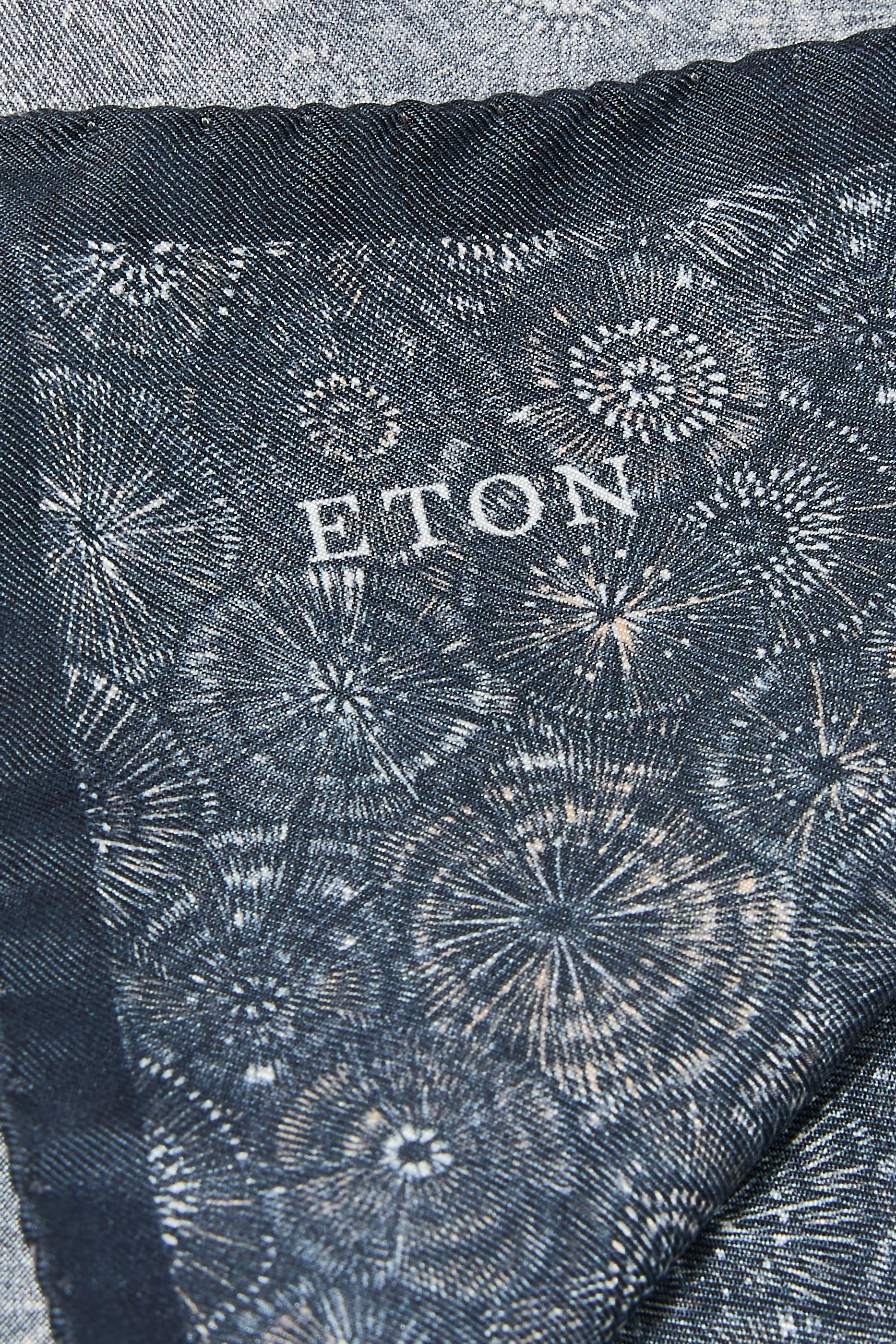 منديل جيب مزين بنقشة حرير