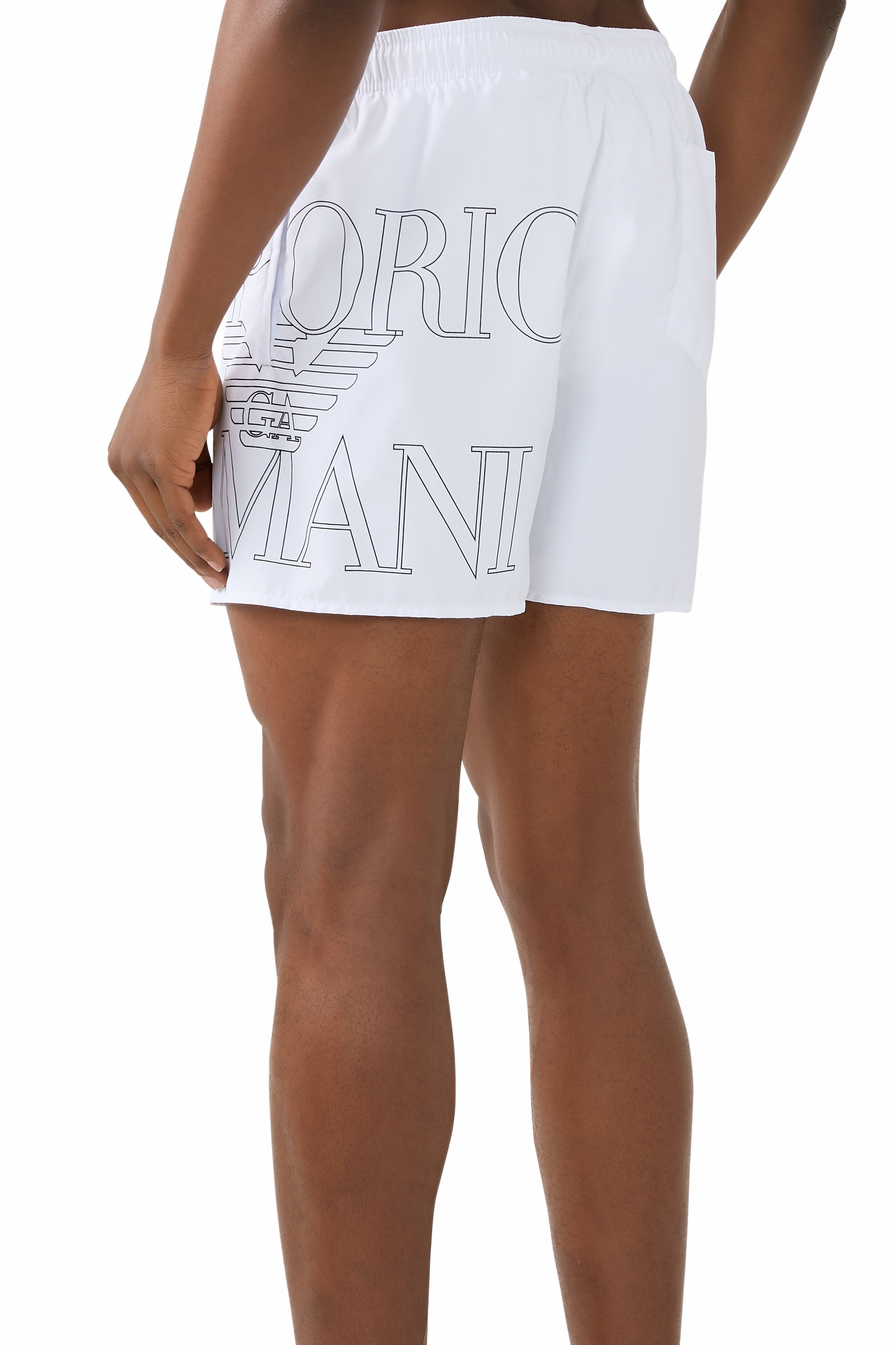 شورت سباحة بشعار الماركة بحجم كبير