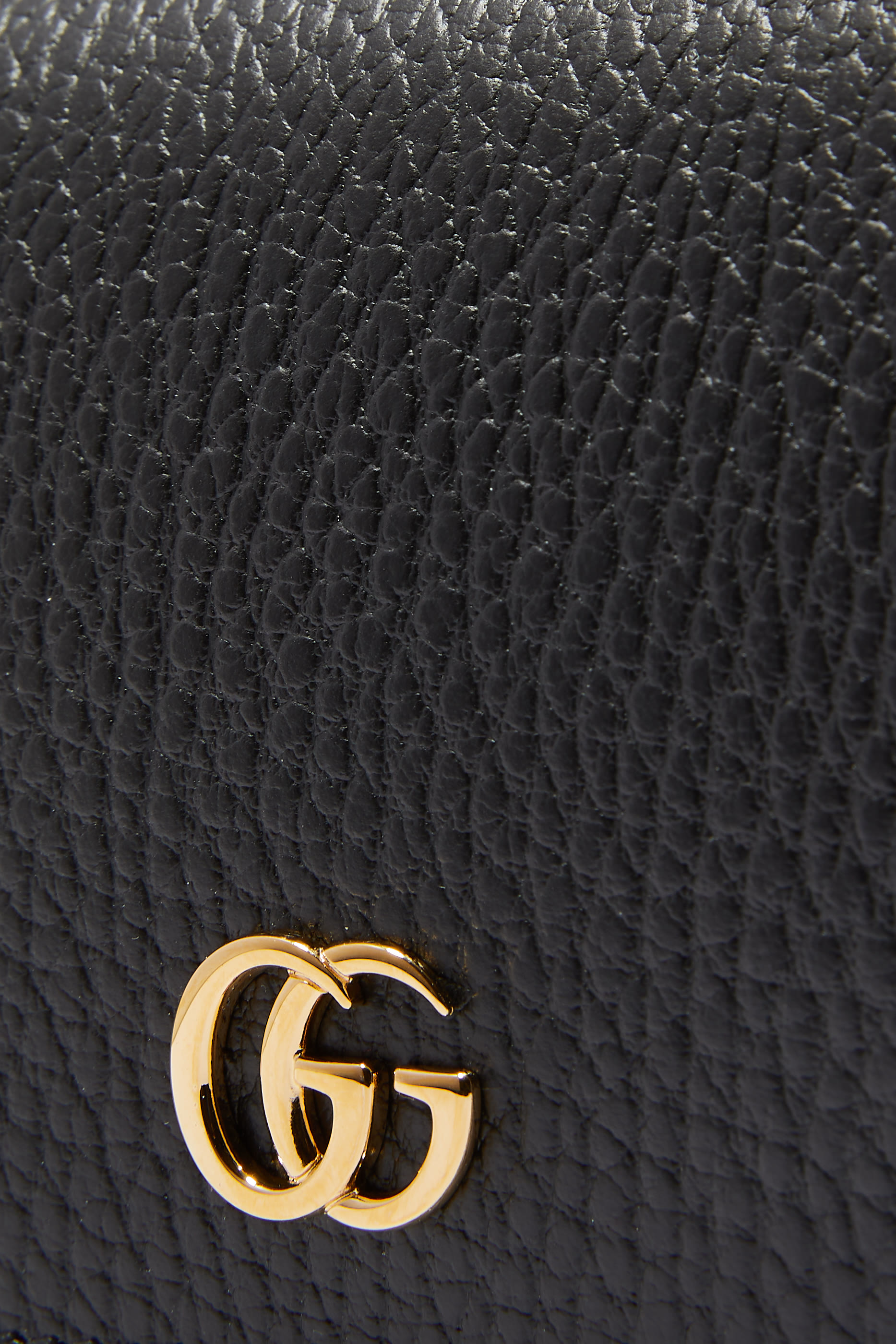 محفظة بفتحات للبطاقات