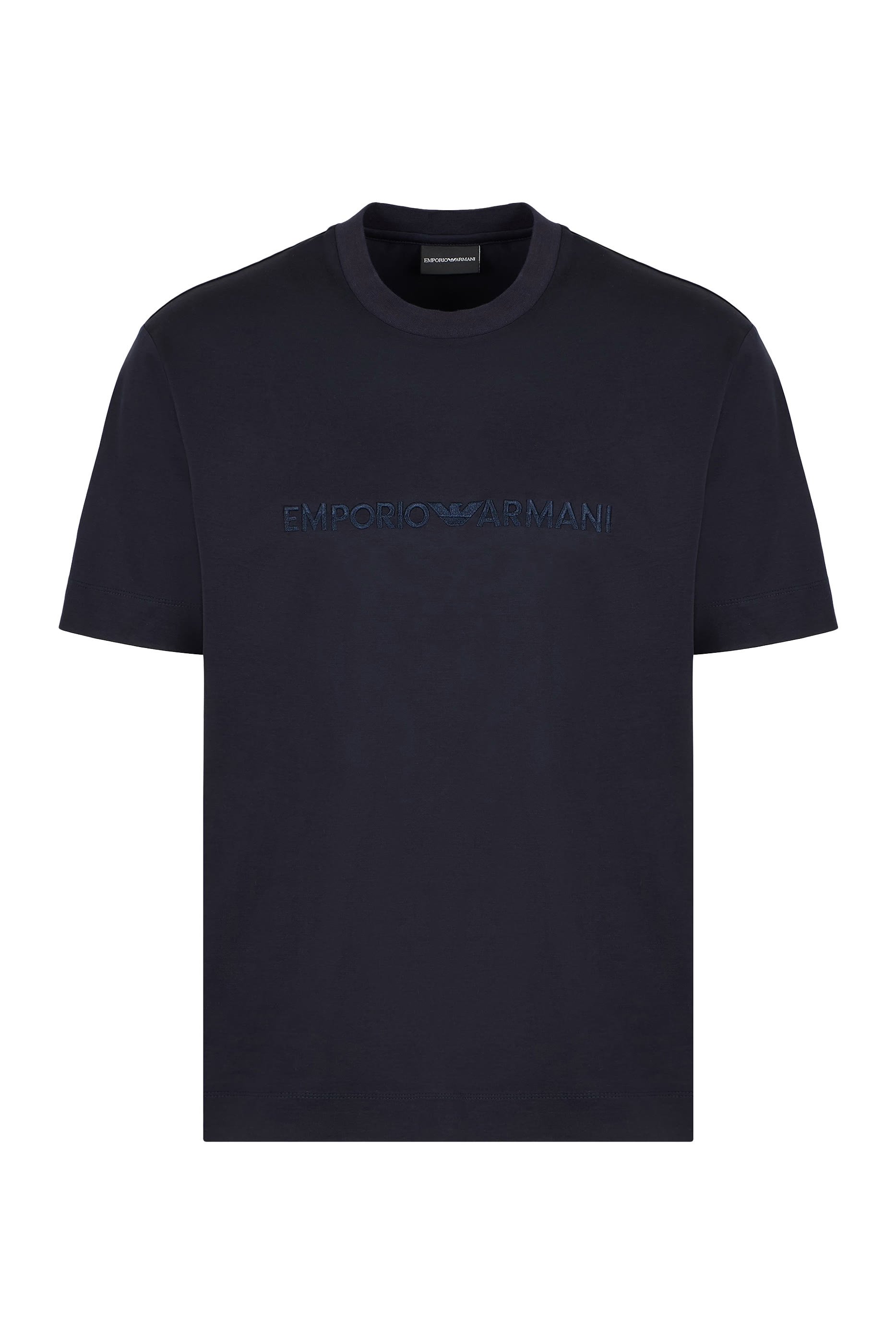 تيشيرت بأكمام قصيرة وشعار الماركة