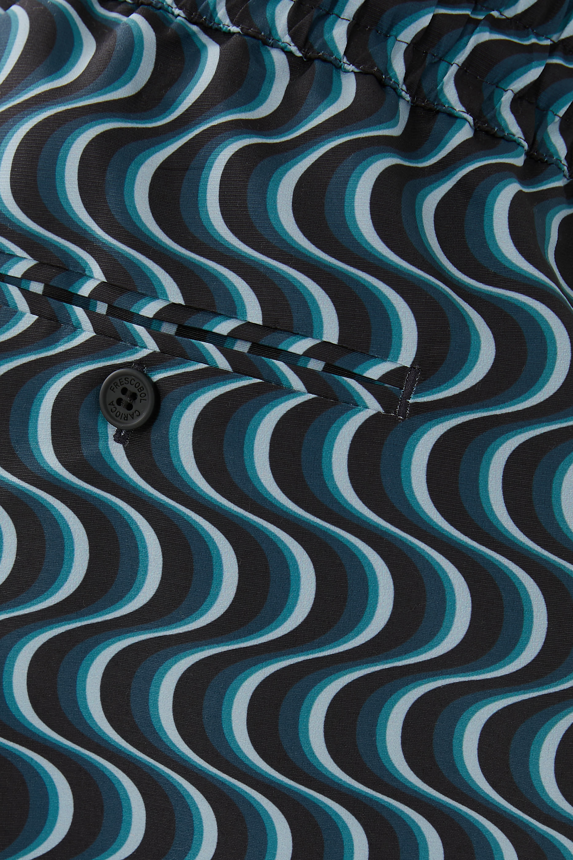 شورت سباحة رياضي بطبعة كوبا كامادا