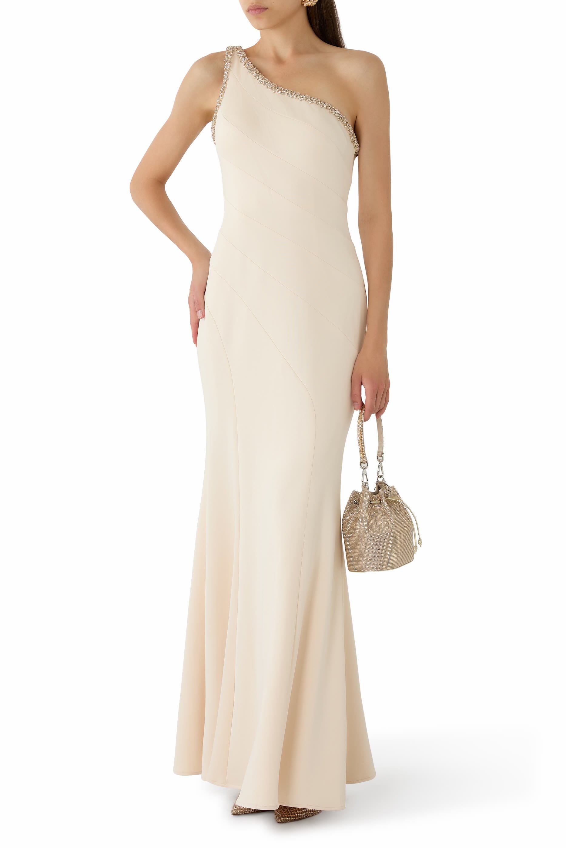 فستان سهرة بكتف مكشوف