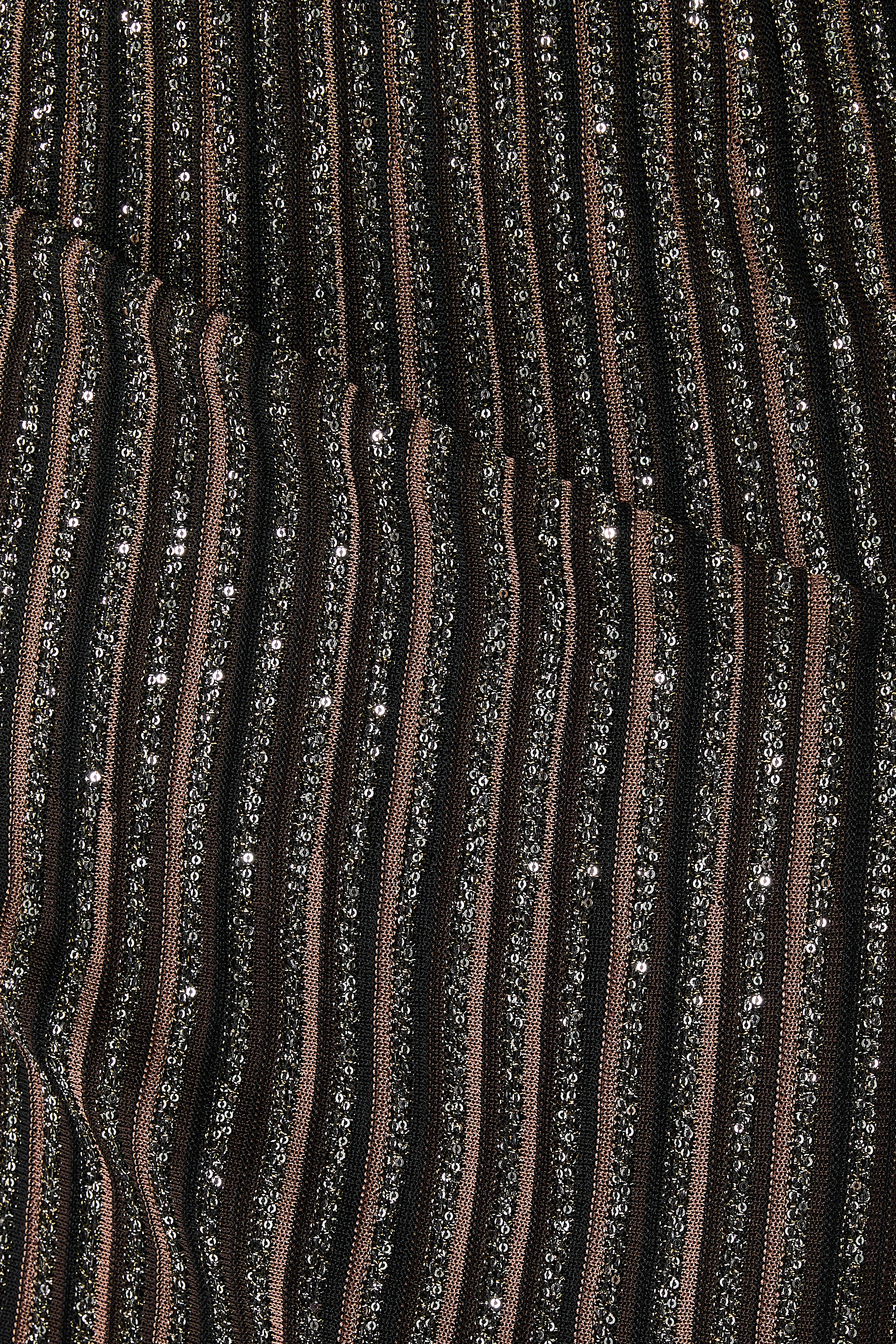 تنورة مخططة متوسطة الطول