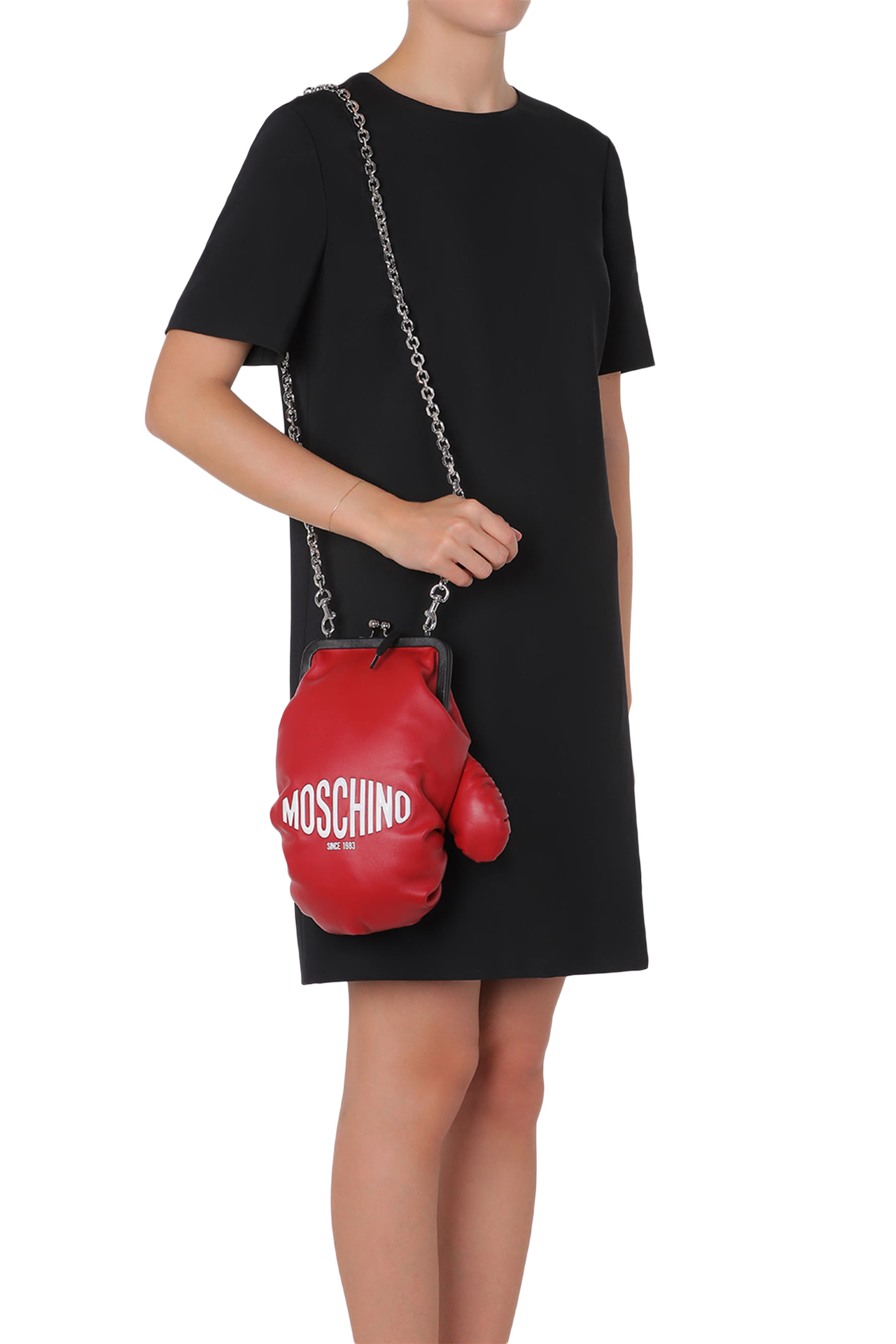 حقيبة بتصميم قفاز ملاكمة