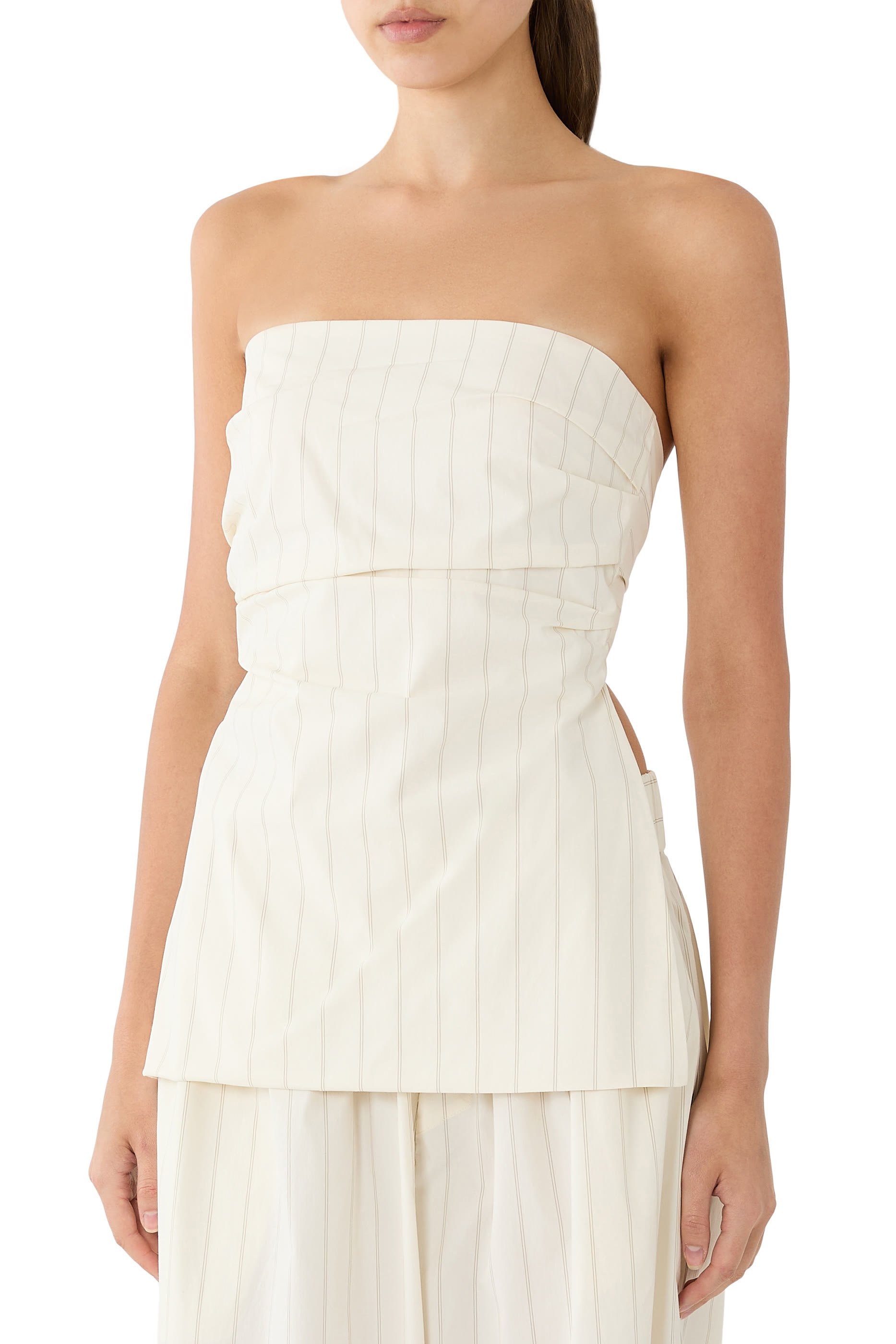 بلوزة بلا حمالات بربط في الخلف