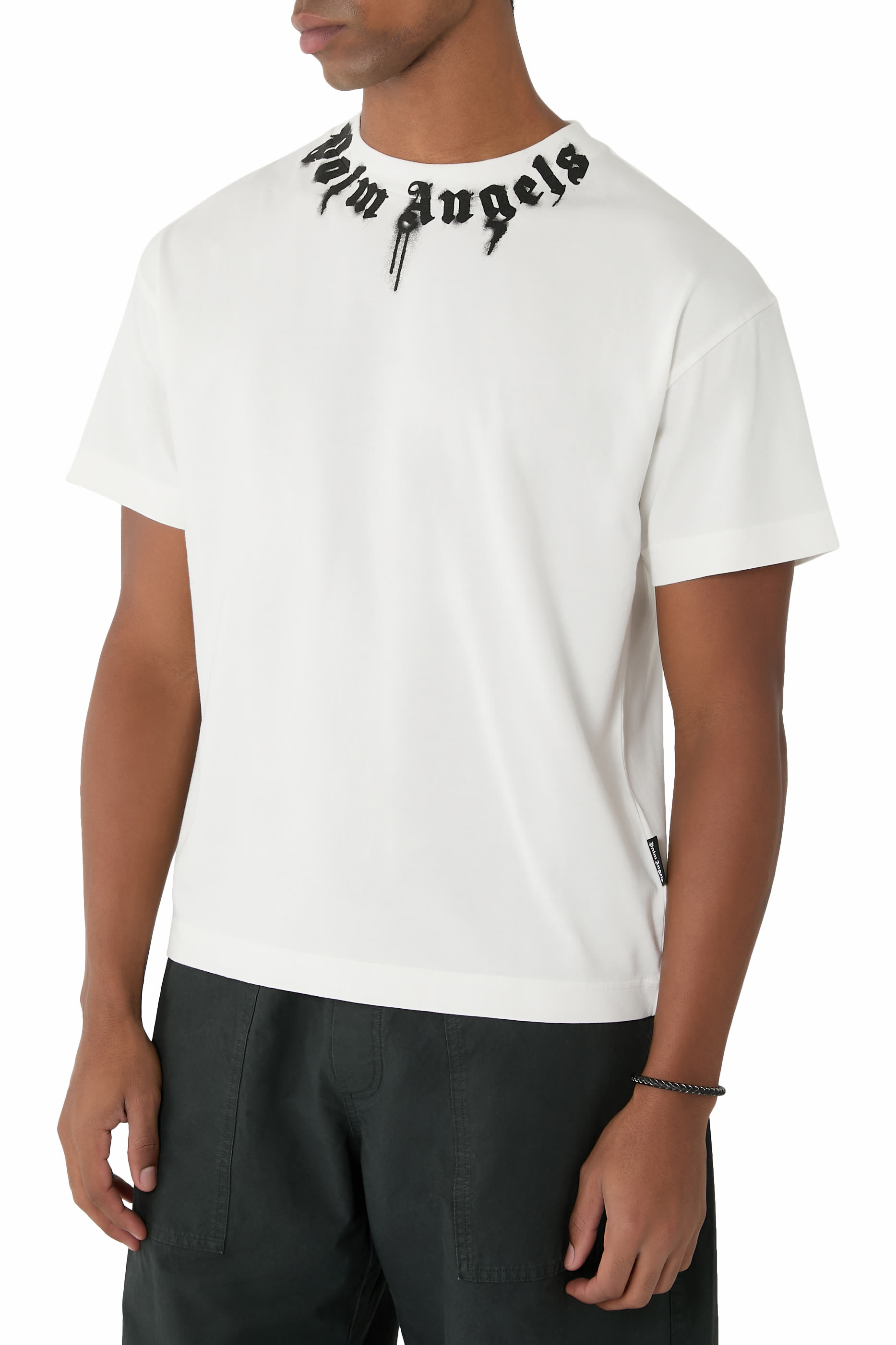 تيشيرت بياقة مزينة بشعار الماركة