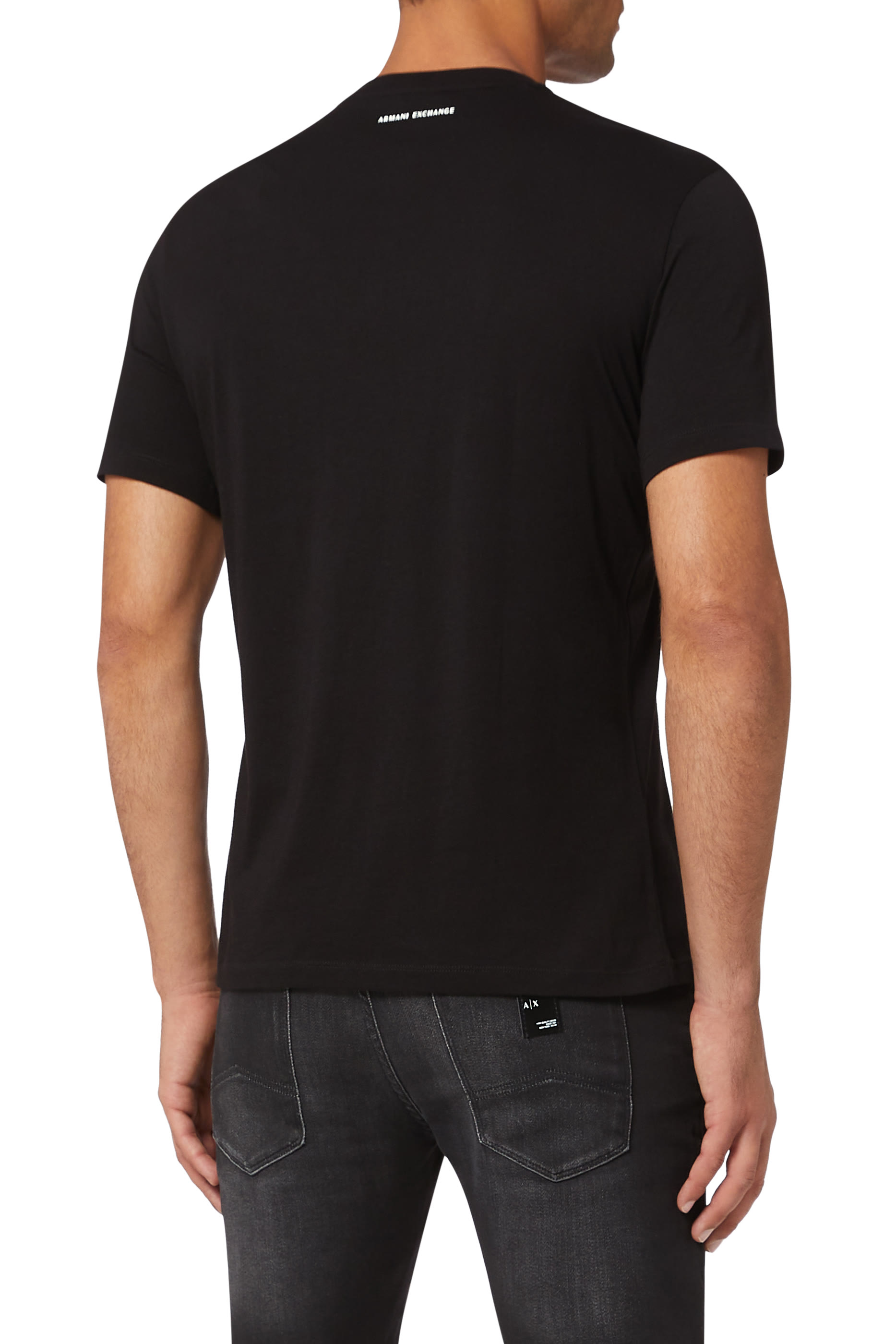 تيشيرت بطبعة شعار الماركة بنقشة مثلثات