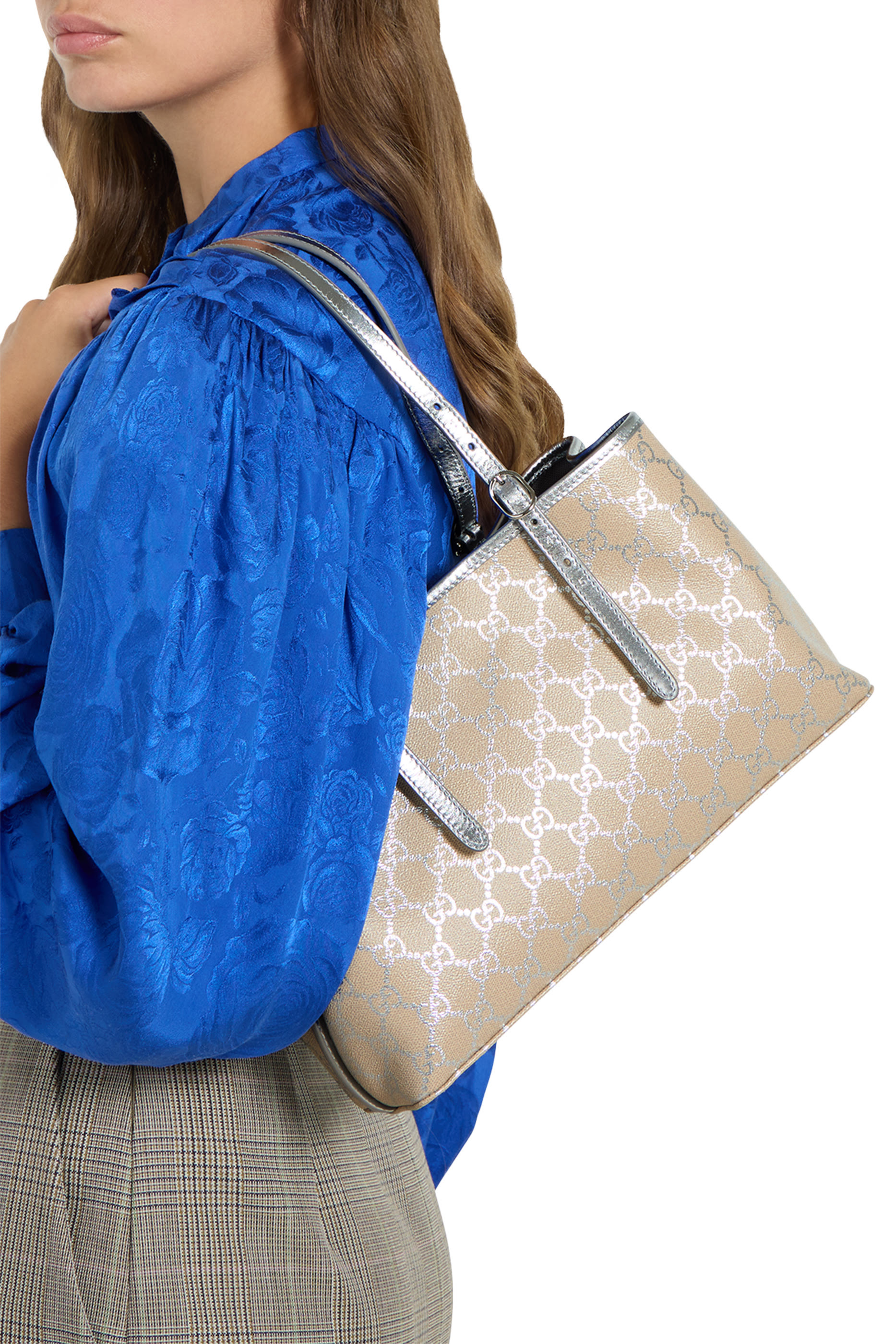 حقيبة يد متوسطة بشعار الماركة