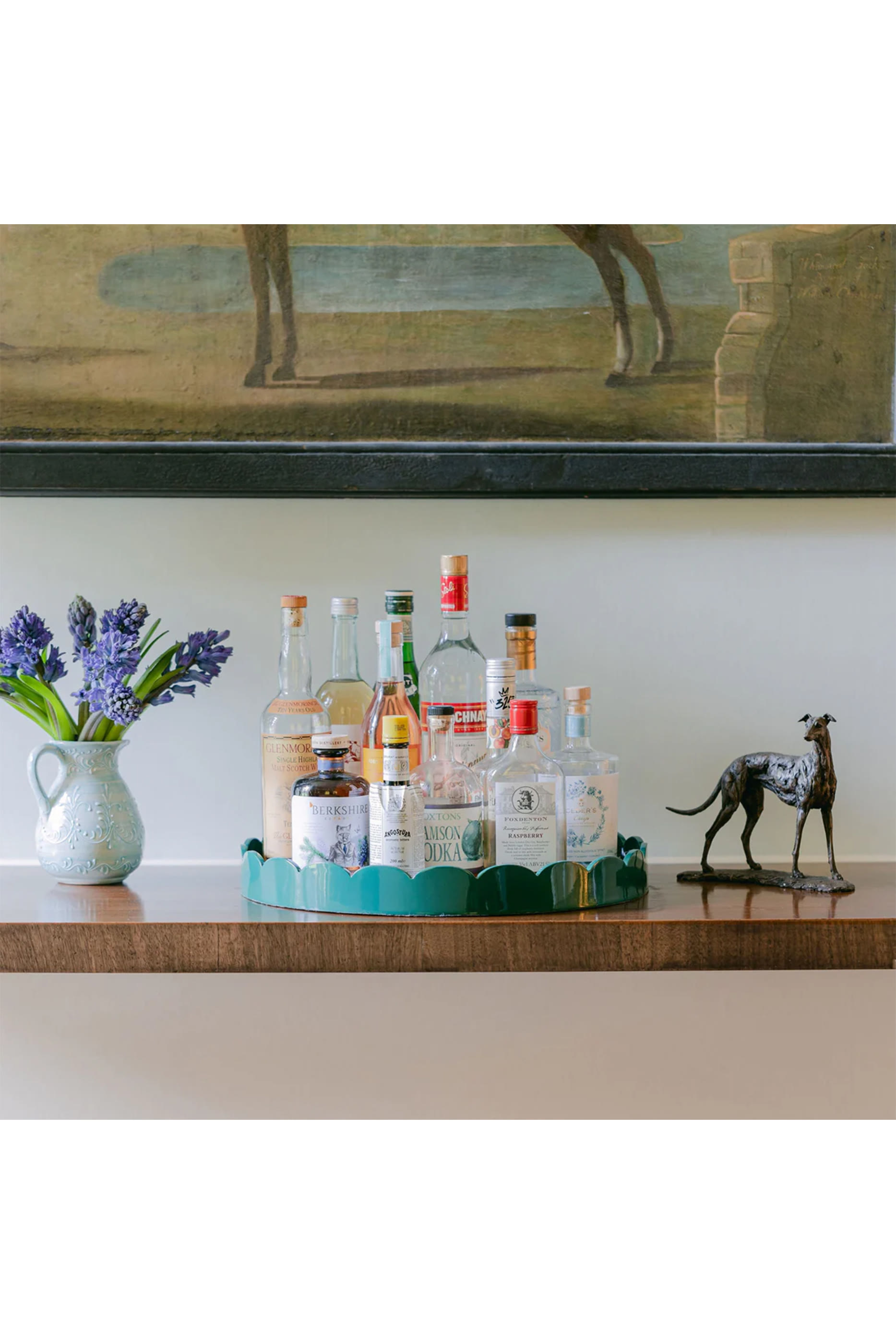 صينية دائرية بحواف صدفية