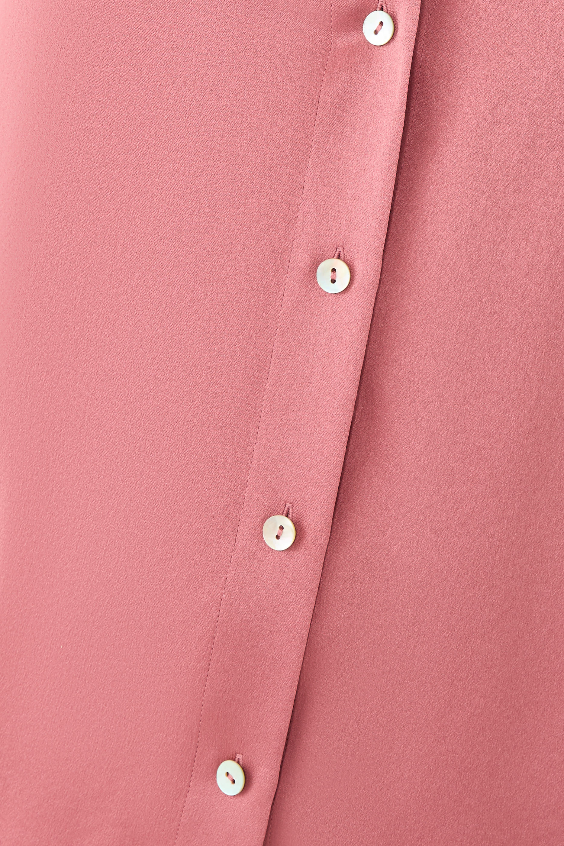 بلوزة بأكمام كاب وطيات على الظهر حرير