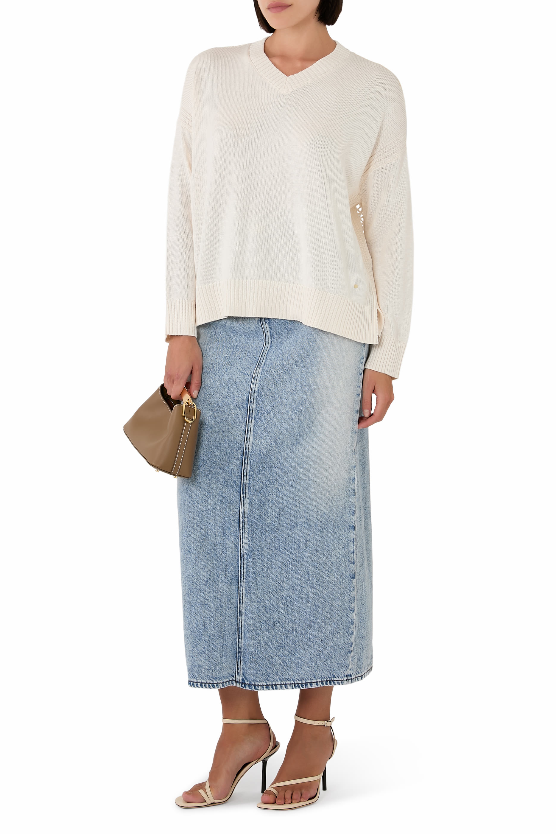 سويت شيرت بياقة شكل حرف V