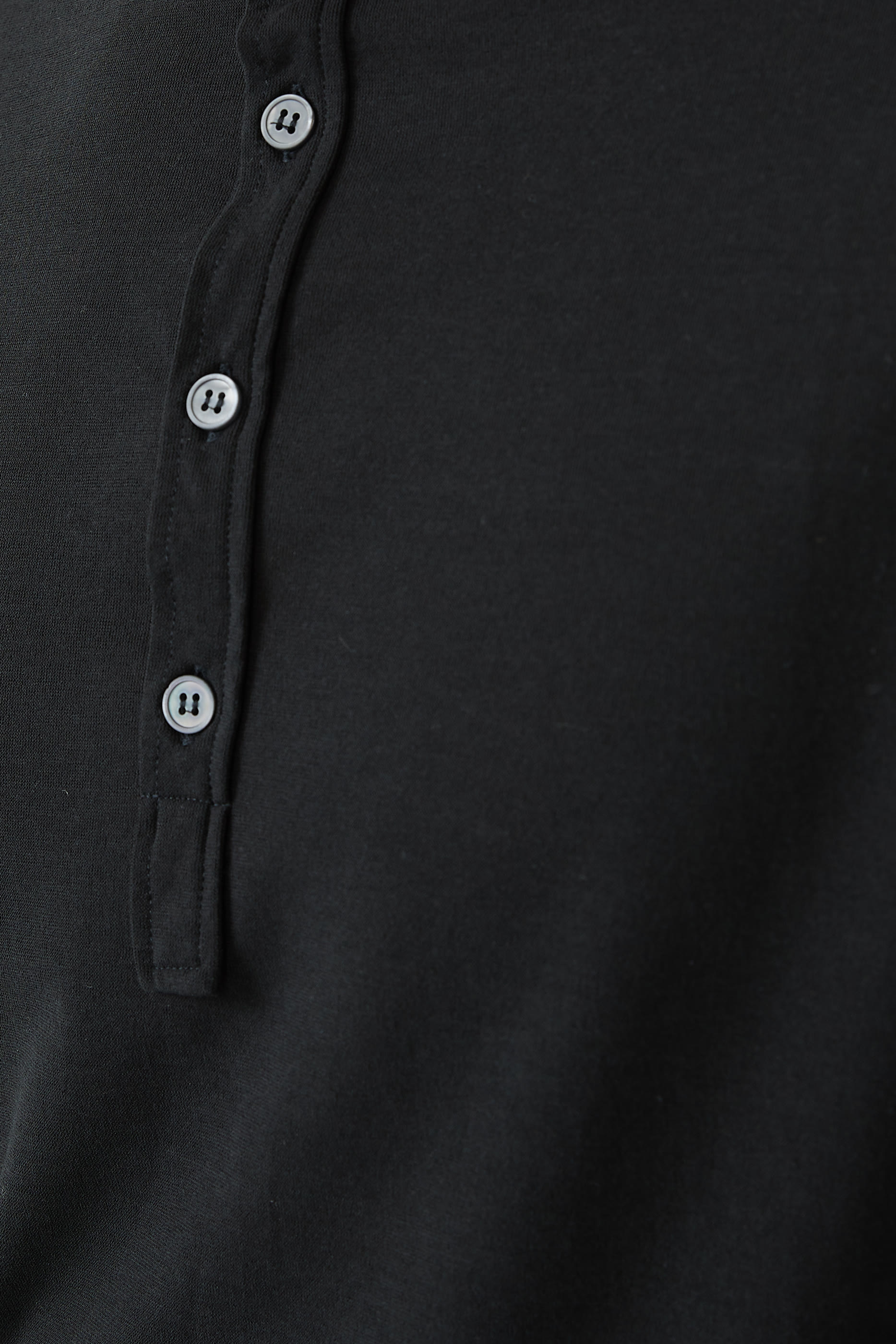 قميص سيراف زانون بأكمام طويلة وقصة ضيقة