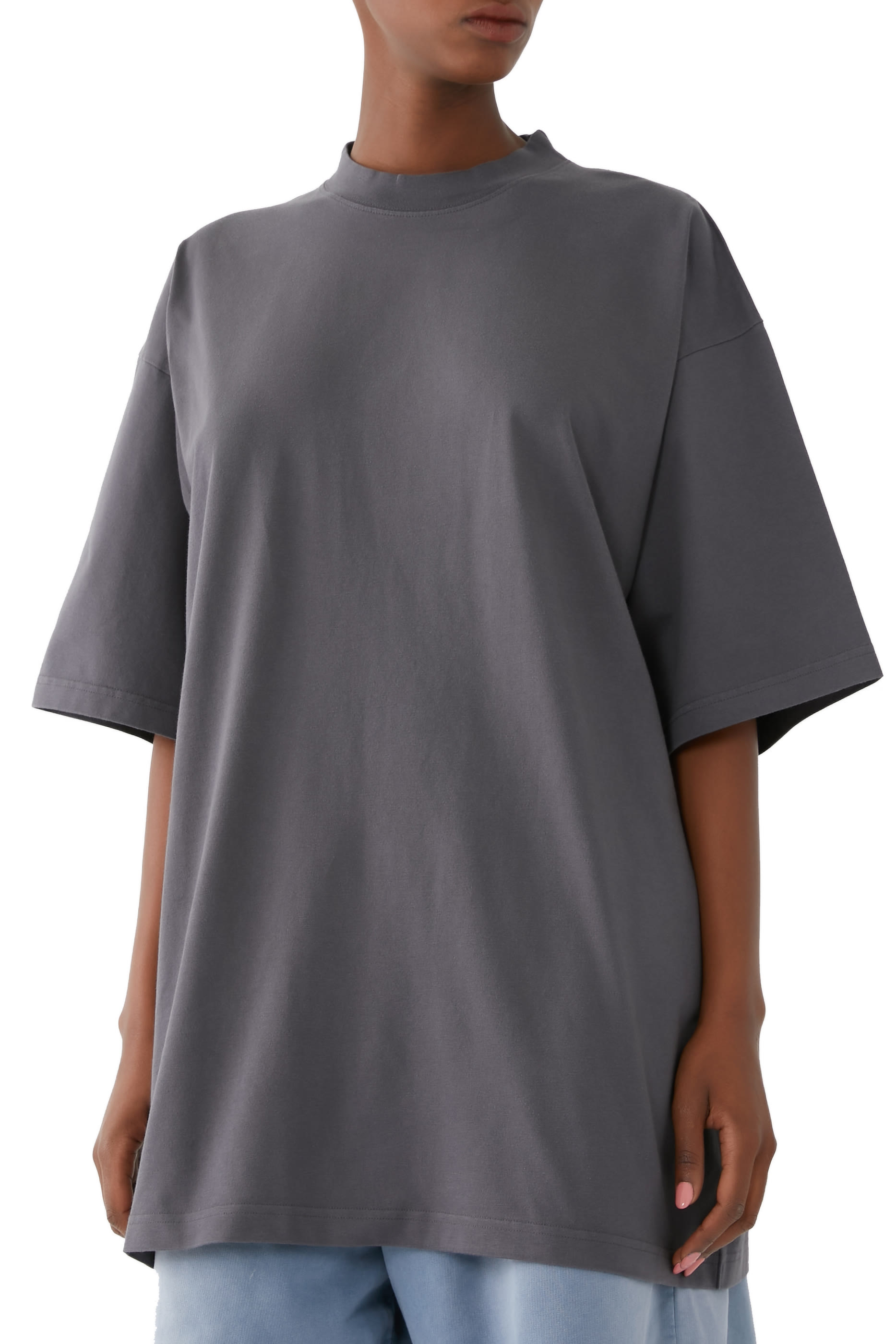 تيشيرت بشعار الماركة بإصدار لرمضان