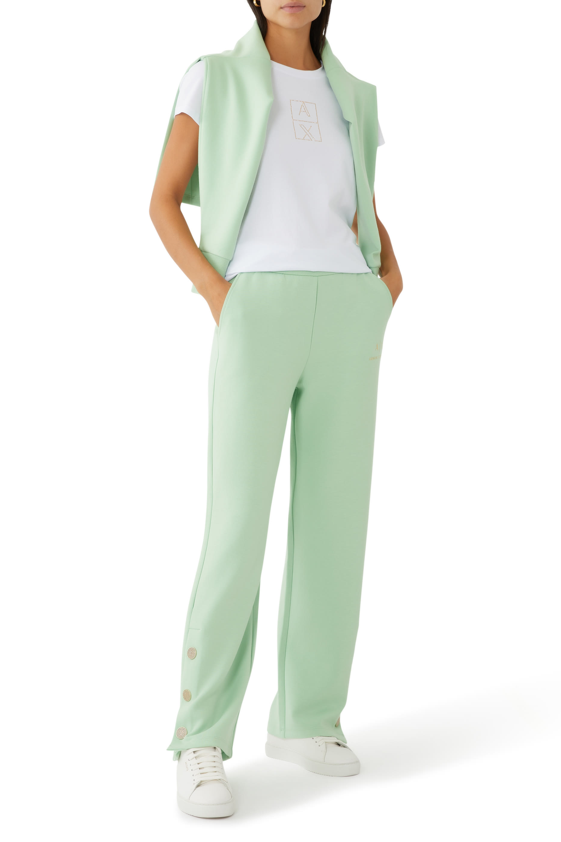 تيشيرت بقصة ضيقة وشعار الماركة قطن مطاطي