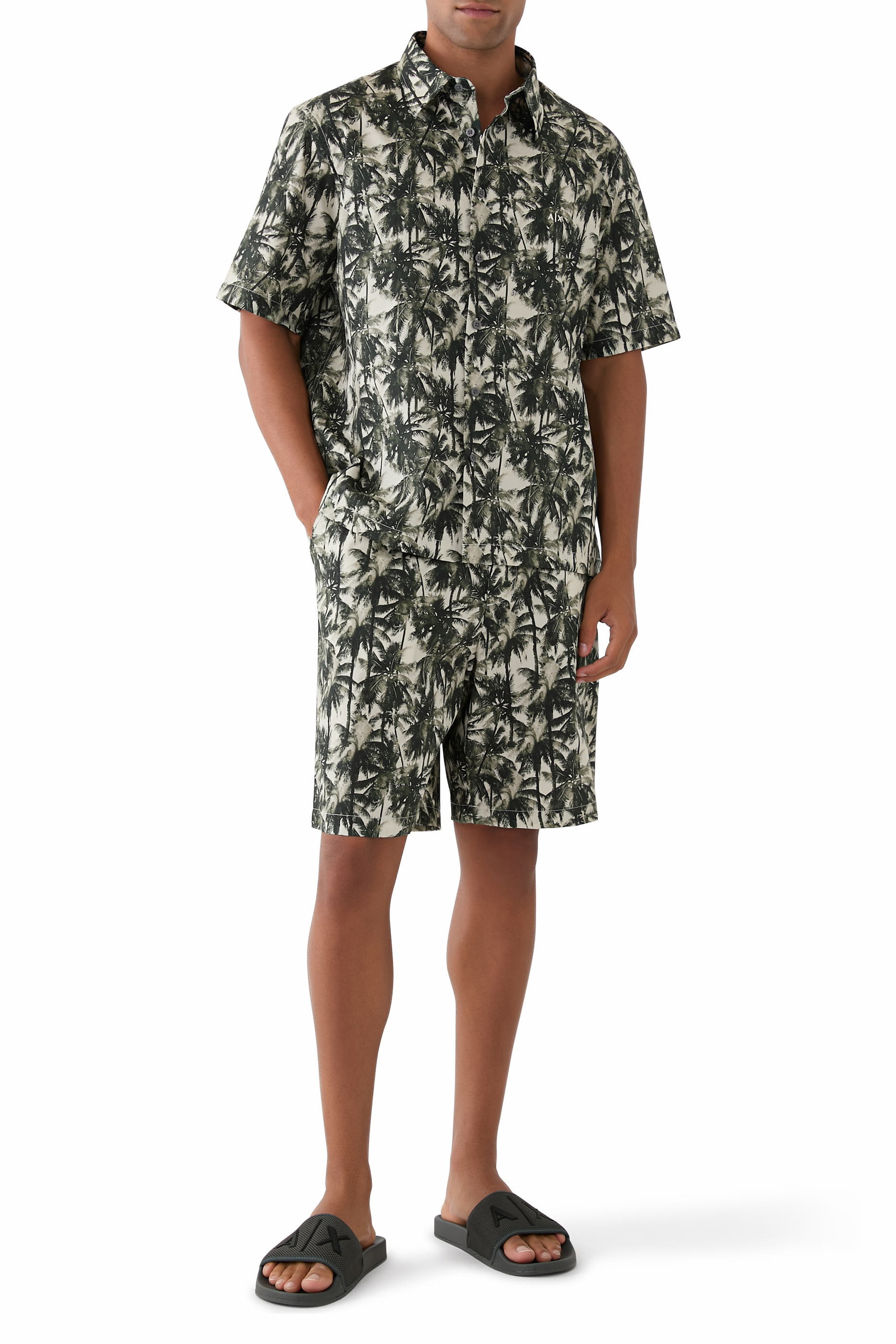 قميص بنقشة شجر نخيل