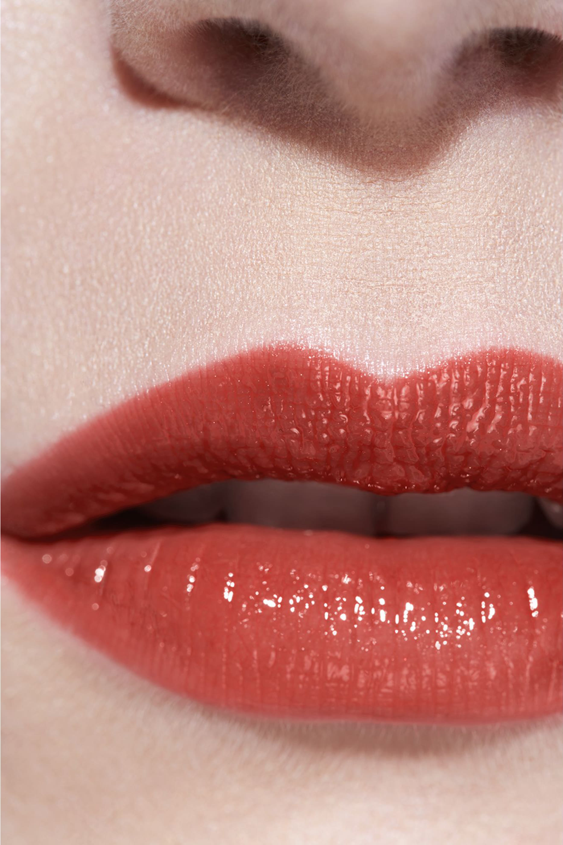 أحمر شفاه ROUGE COCO FLASH Colour, Shine, Intensity In A Flash