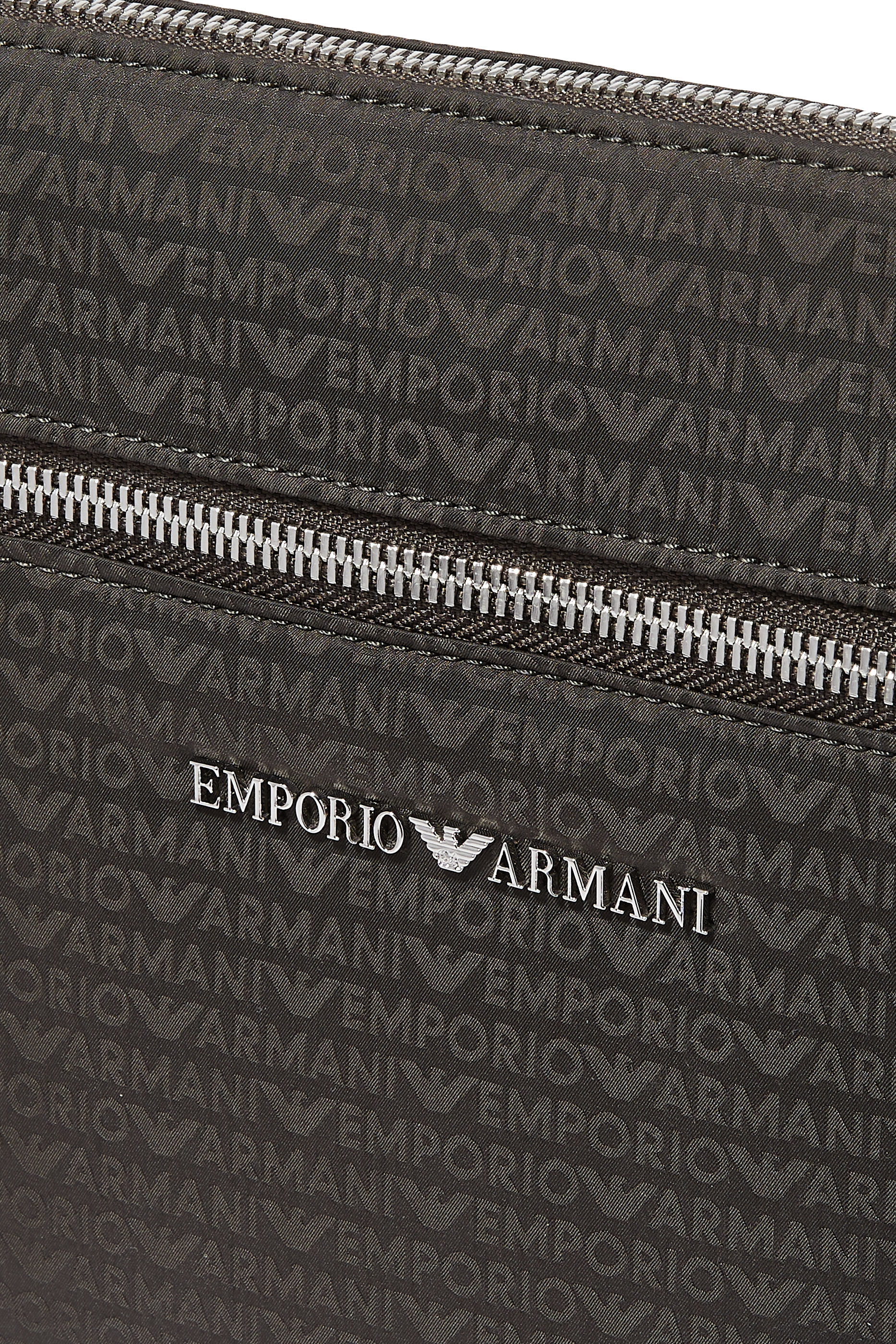 حقيبة كتف بتصميم مسطح وحروف شعار الماركة نايلون